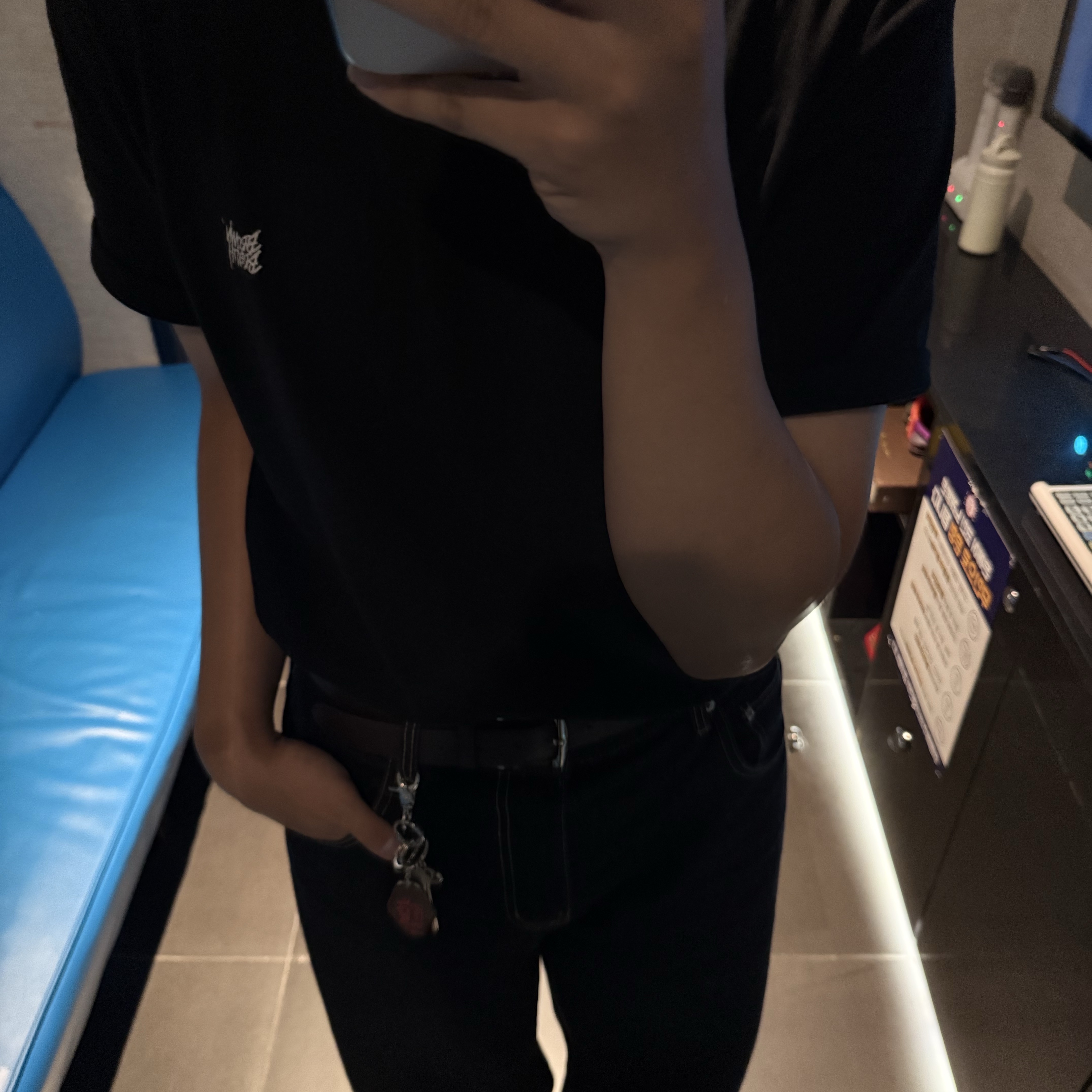 Nike Air Force 1 '07 Low Triple Black 착용 스타일 - 3