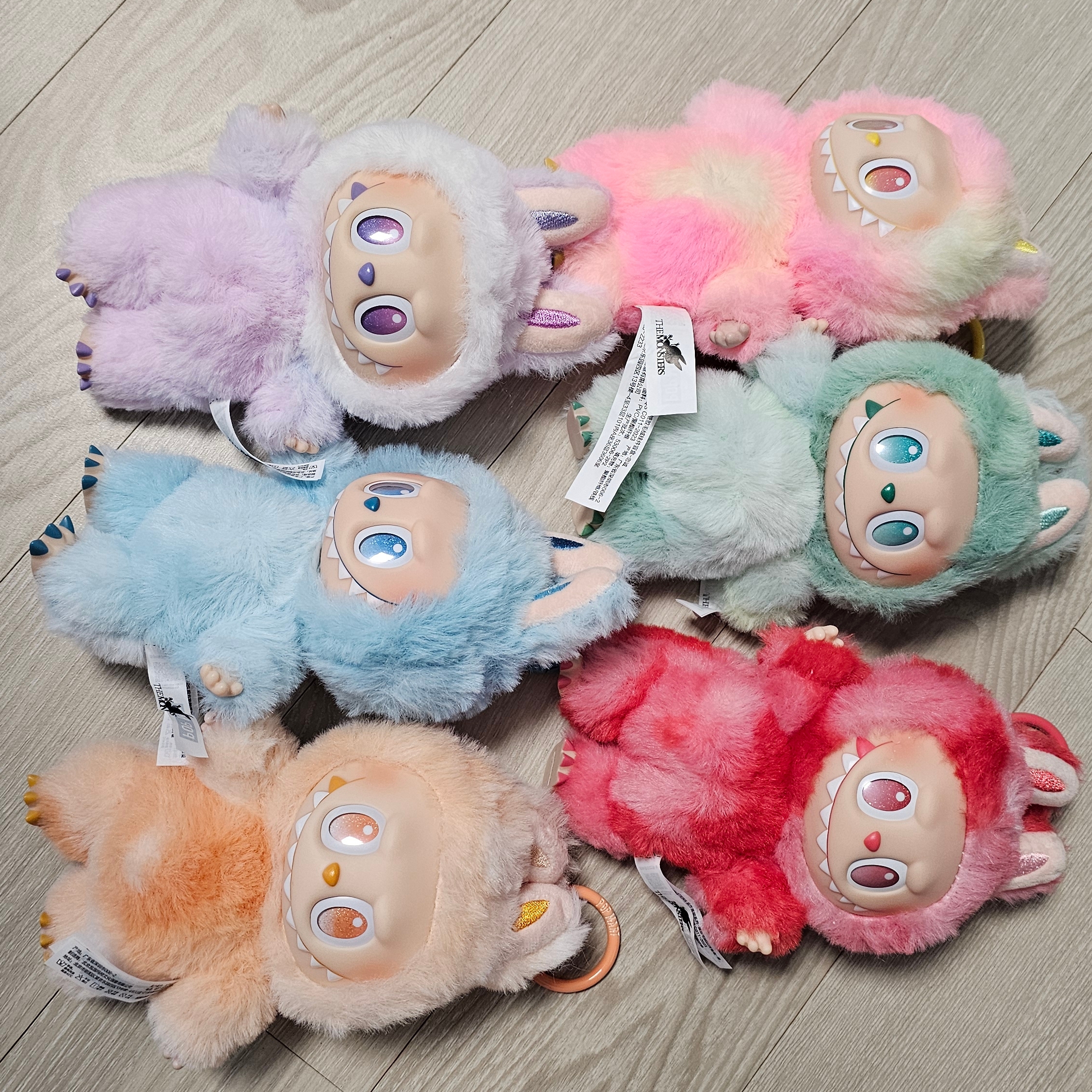 Pop Mart Labubu The Monsters Highlight Series Sealed Case (6 Blind Boxes) 착용 스타일