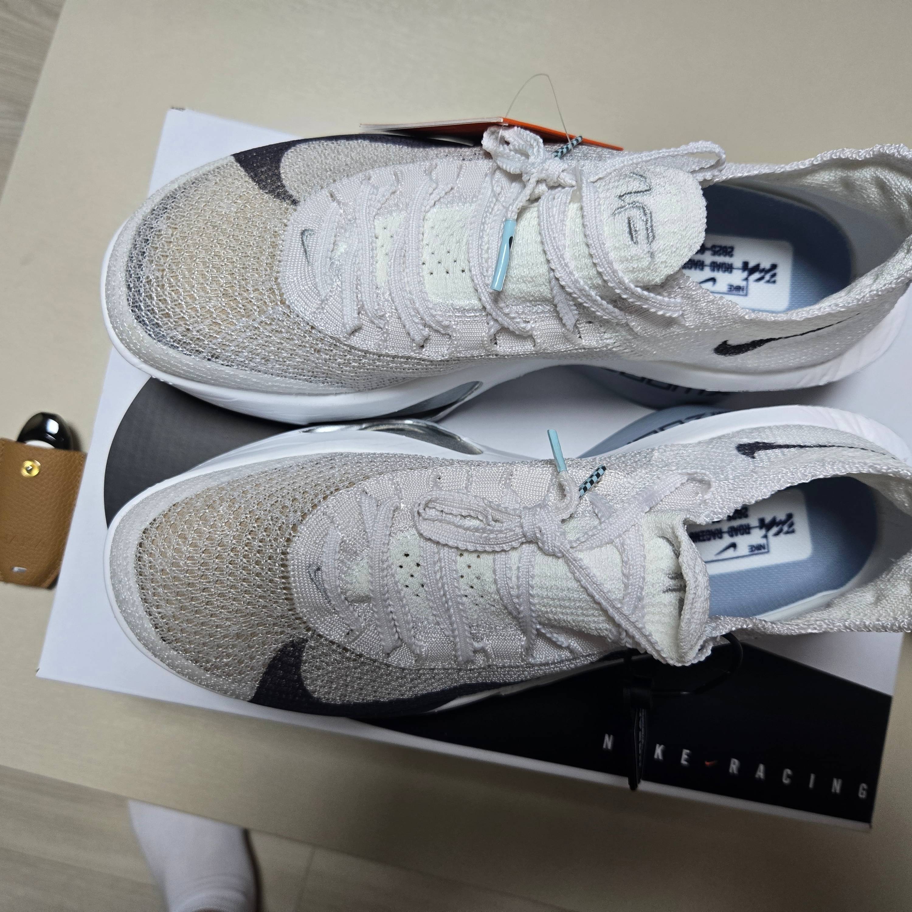 Nike Air Zoom Alphafly Next% 3 White Pure Platinum 착용 스타일 - 5
