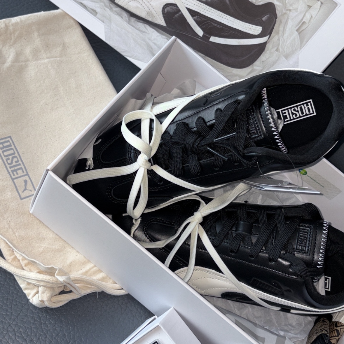 (W) Puma x Rosé Speedcat PRM Black Warm White 착용 스타일 - 1