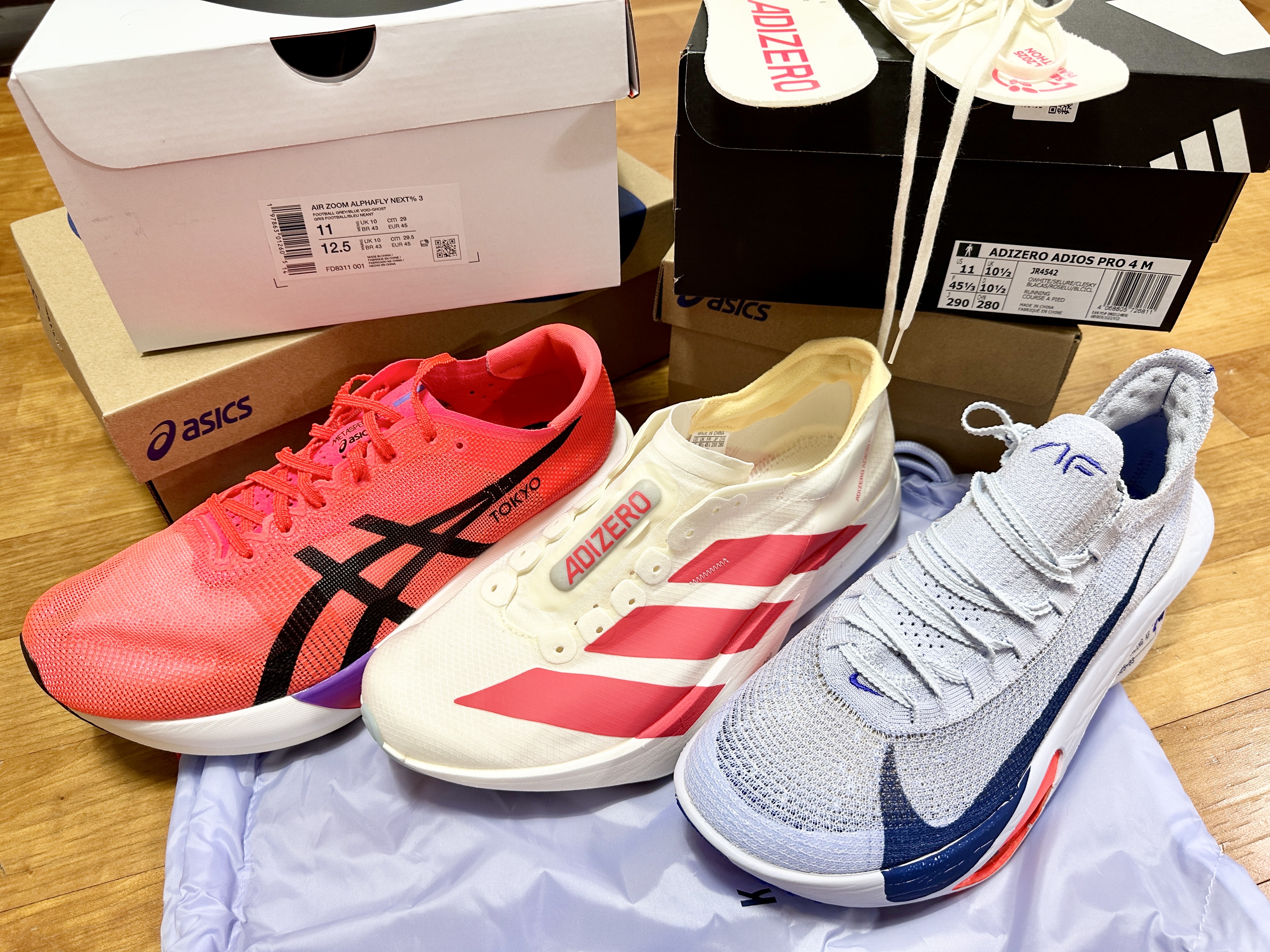 Asics Metaspeed Edge Tokyo Flash Red Black, Adidas Adizero Adios Pro 4 Off White Semi Lucid Red 착용 스타일