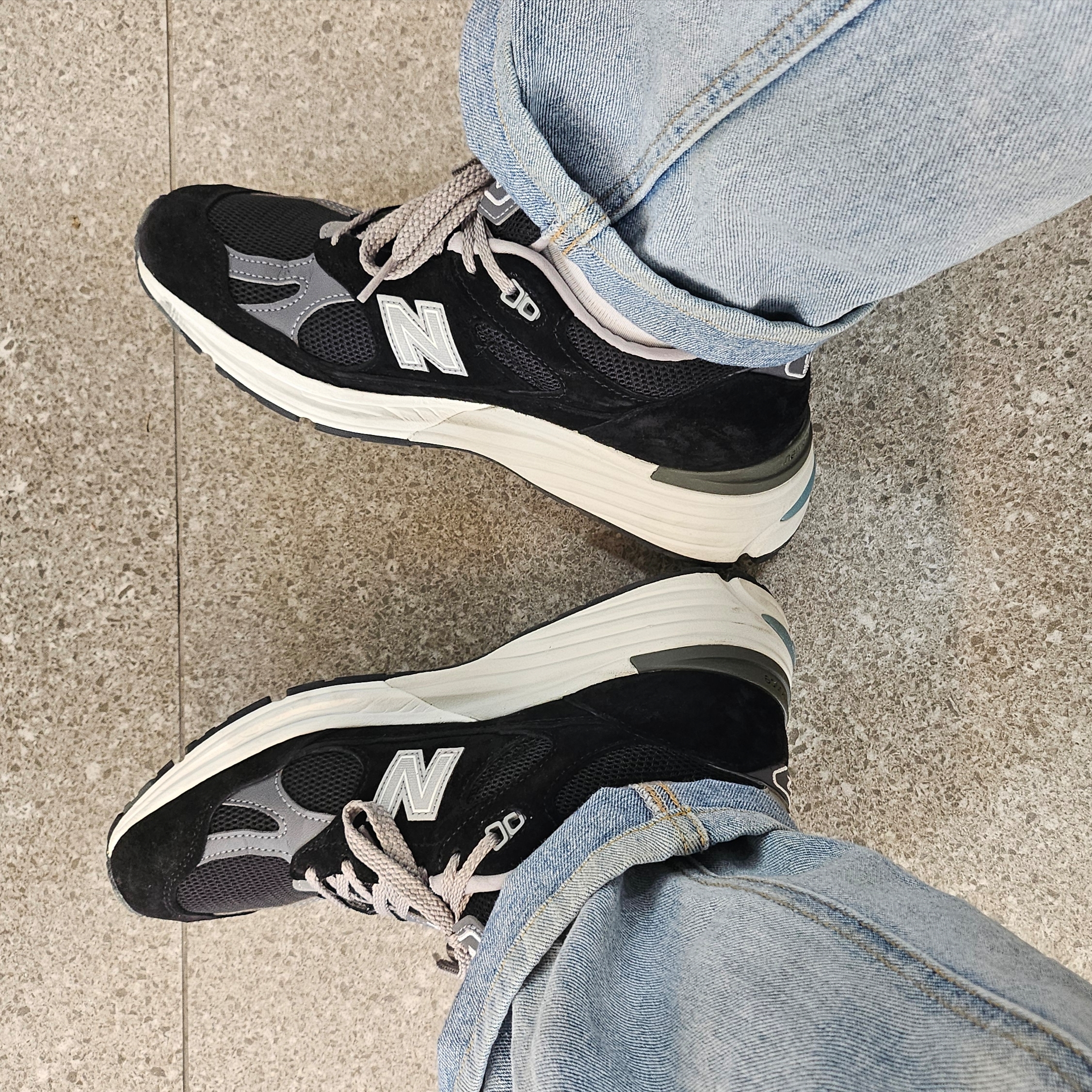 New Balance 991v2 Made in UK Black 착용 스타일 - 2