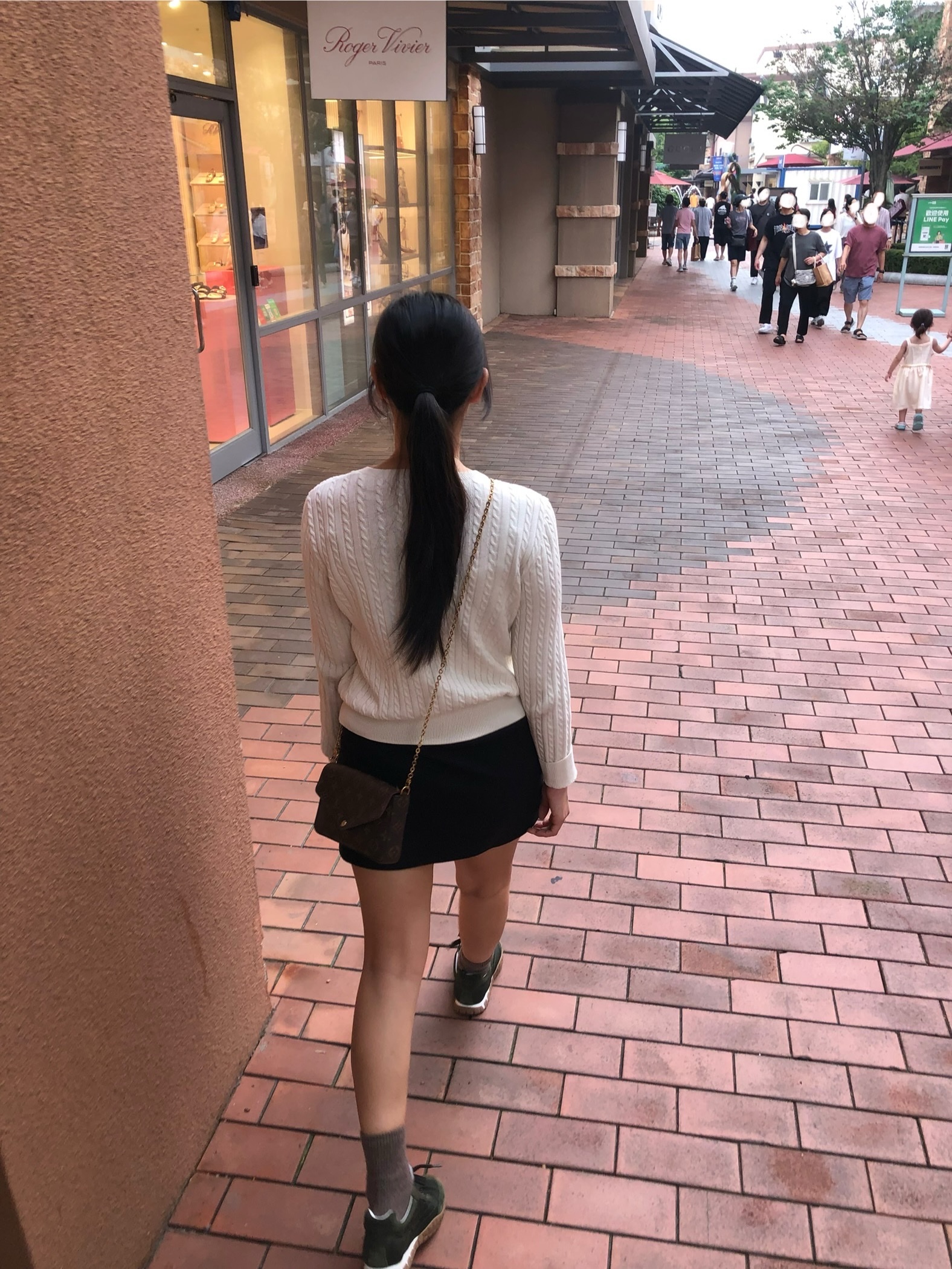 (W) Miu Miu Tyre Technical Fabric and Suede Sneakers Loden Green, Louis Vuitton Pochette Felicie Monogram 착용 스타일