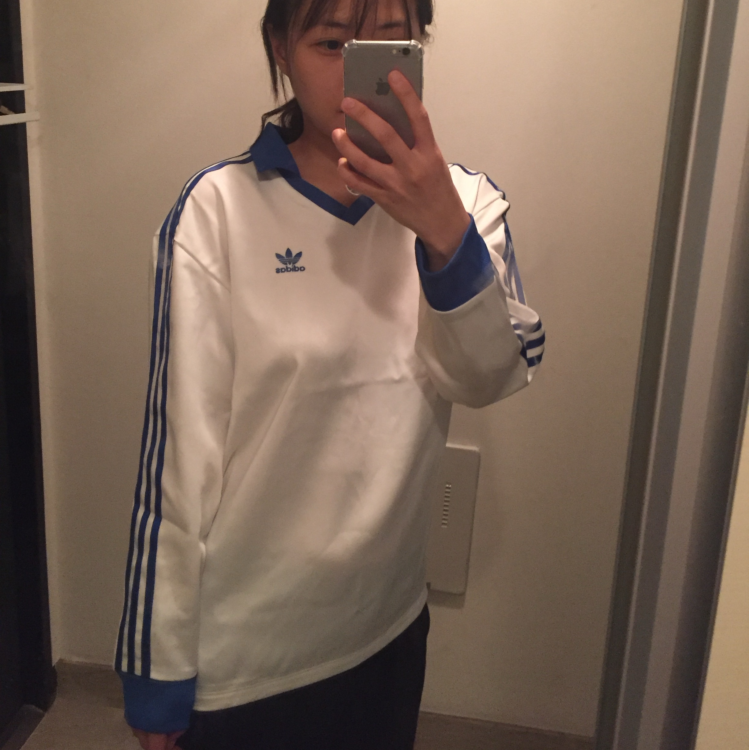 (W) Adidas 3-Stripes Satin Long Sleeve T-Shirt Cloud White - KR Sizing 착용 스타일 - 2