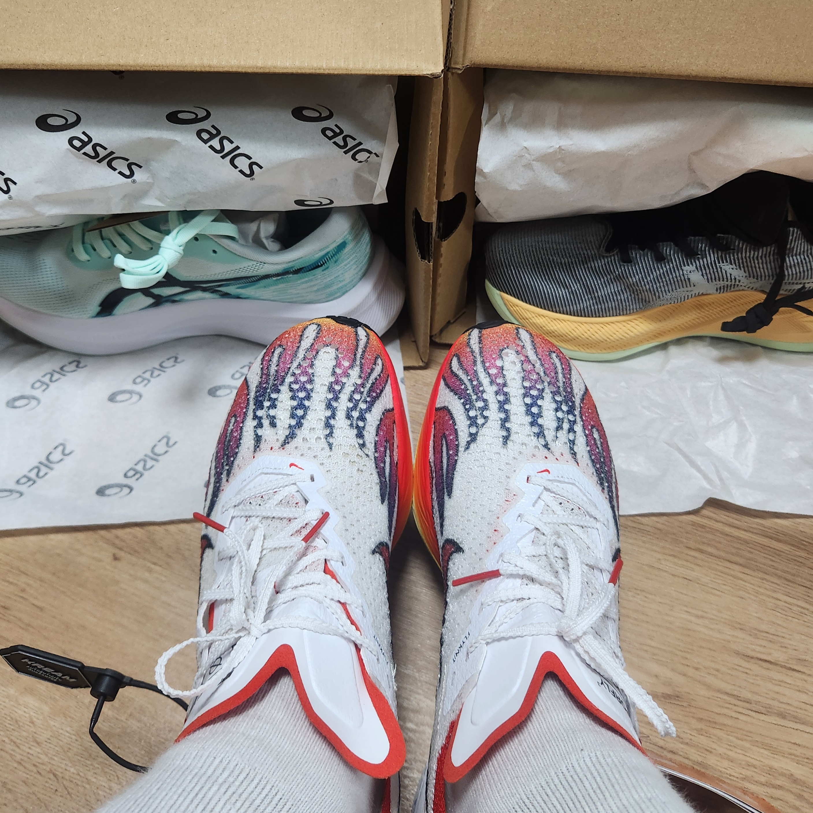 Nike ZoomX Vaporfly Next% 3 PRM White Habanero Red 착용 스타일