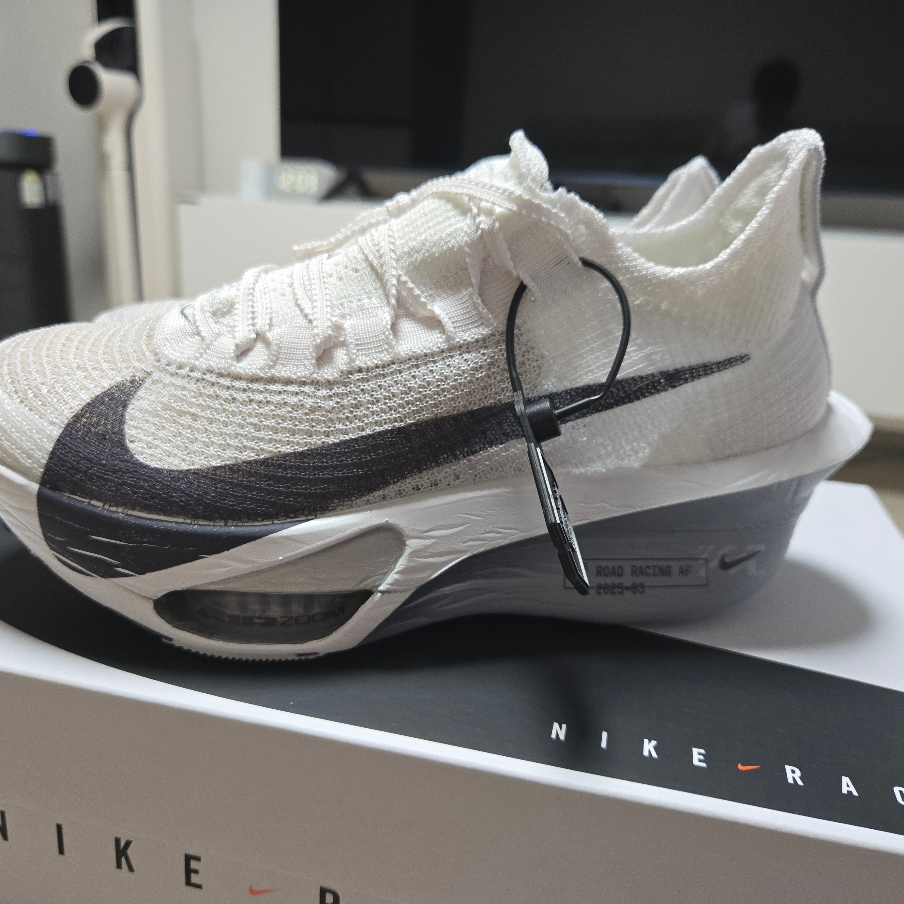 Nike Air Zoom Alphafly Next% 3 White Pure Platinum 착용 스타일 - 3