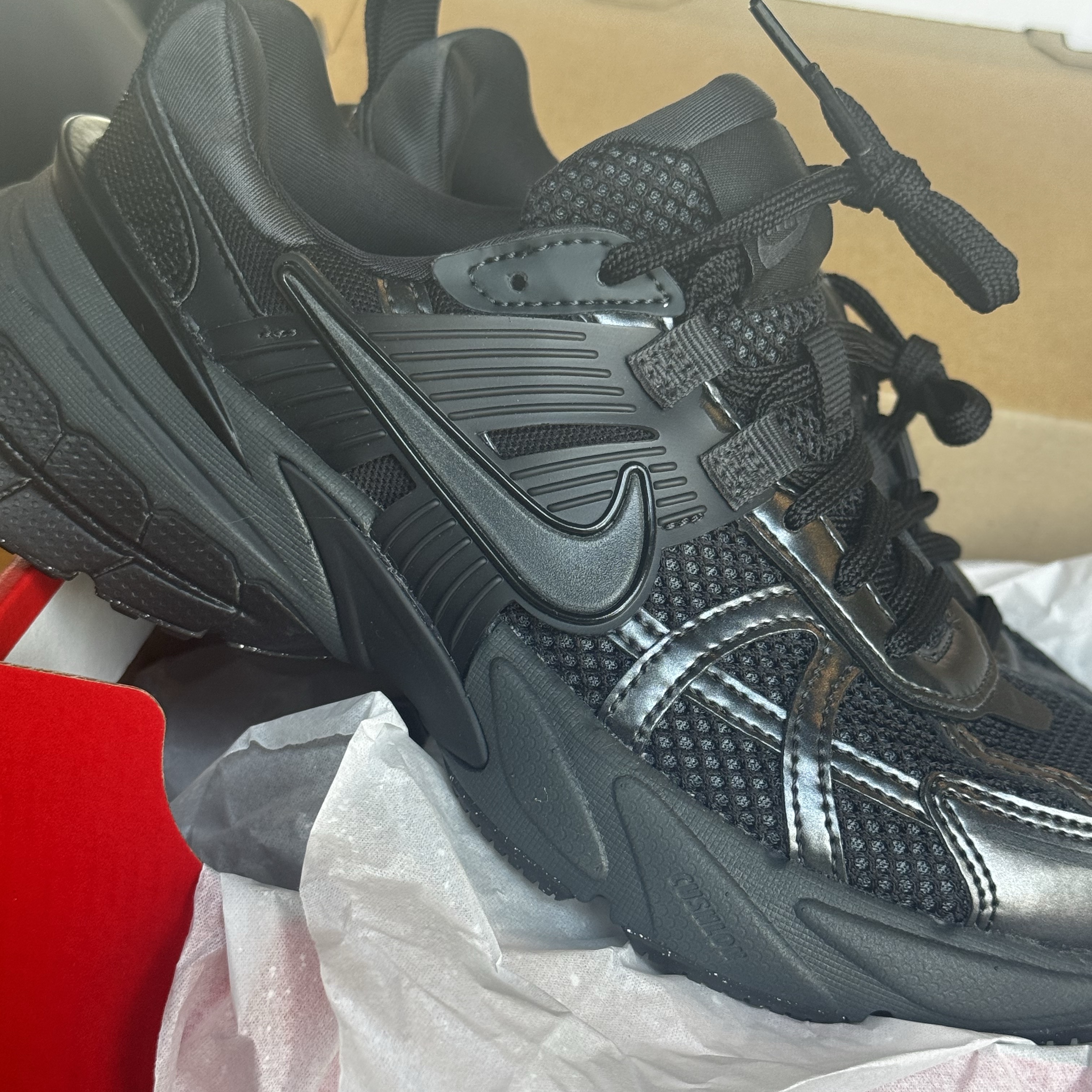 Nike V2K Run Black Anthracite 착용 스타일