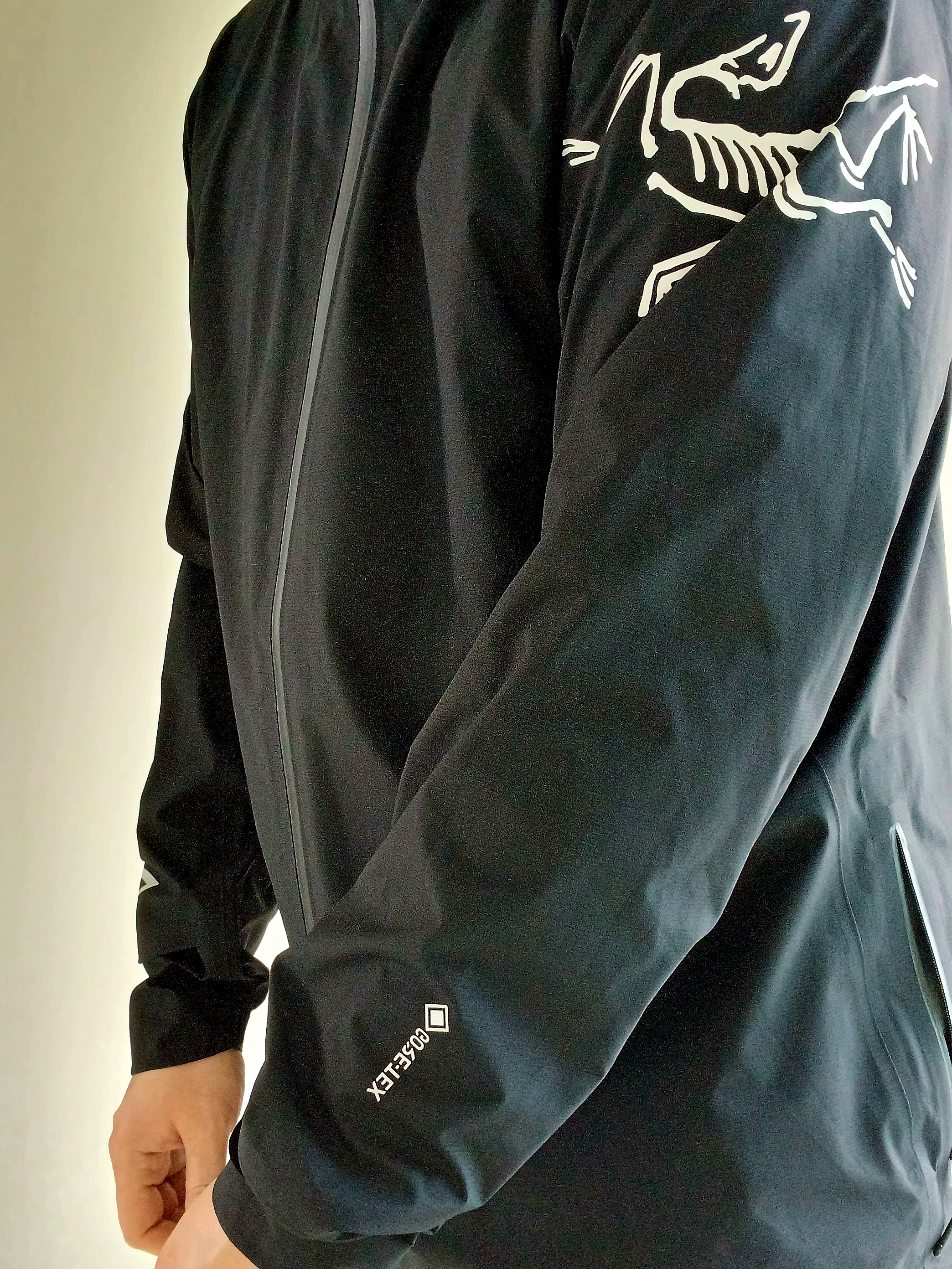 Nike ACG Trail Cap Black, Arc'teryx Norvan Jacket Black 착용 스타일 - 8