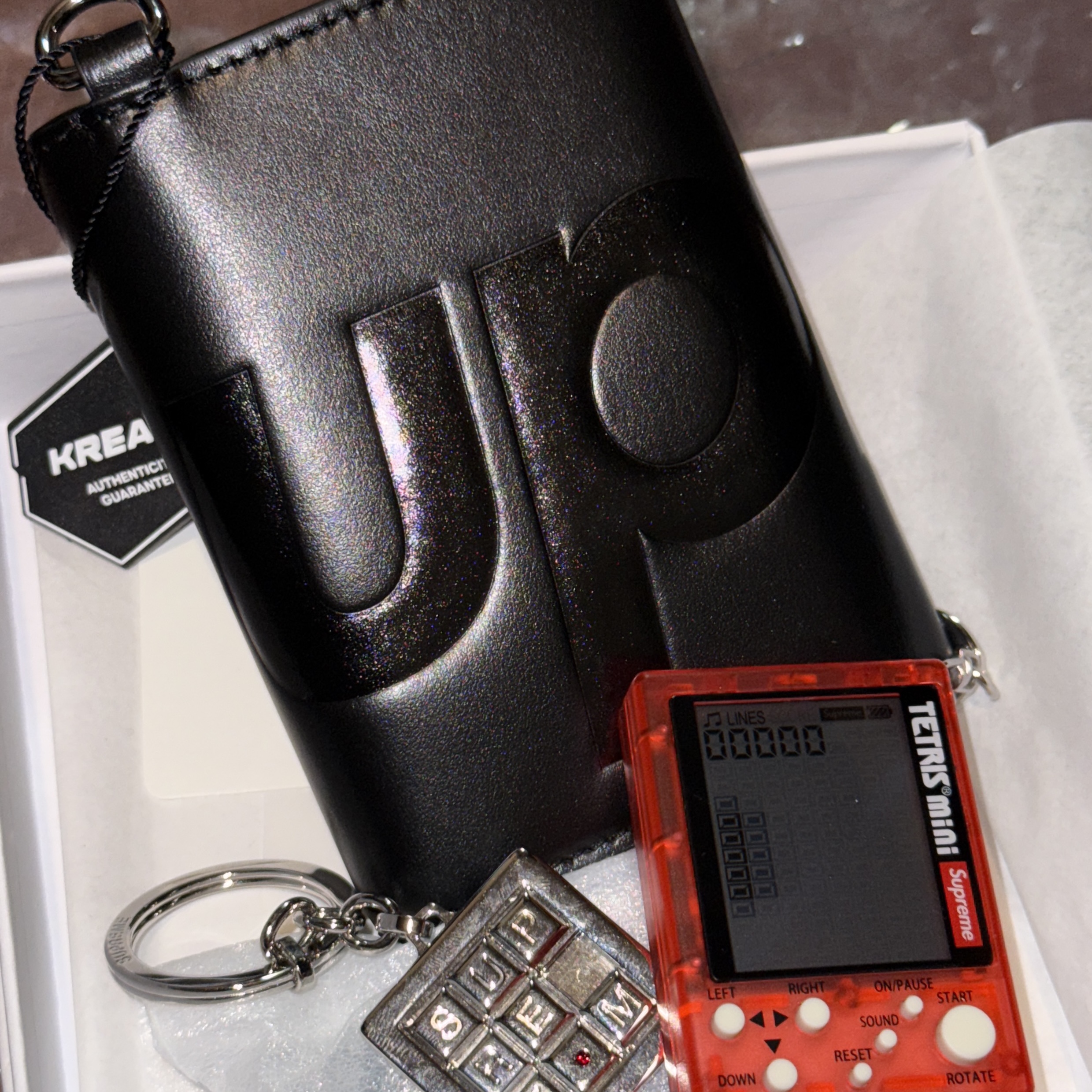 Supreme Leather Chain Wallet Black, Supreme x Tetris Mini Red - 24SS (Korean Ver.) 착용 스타일