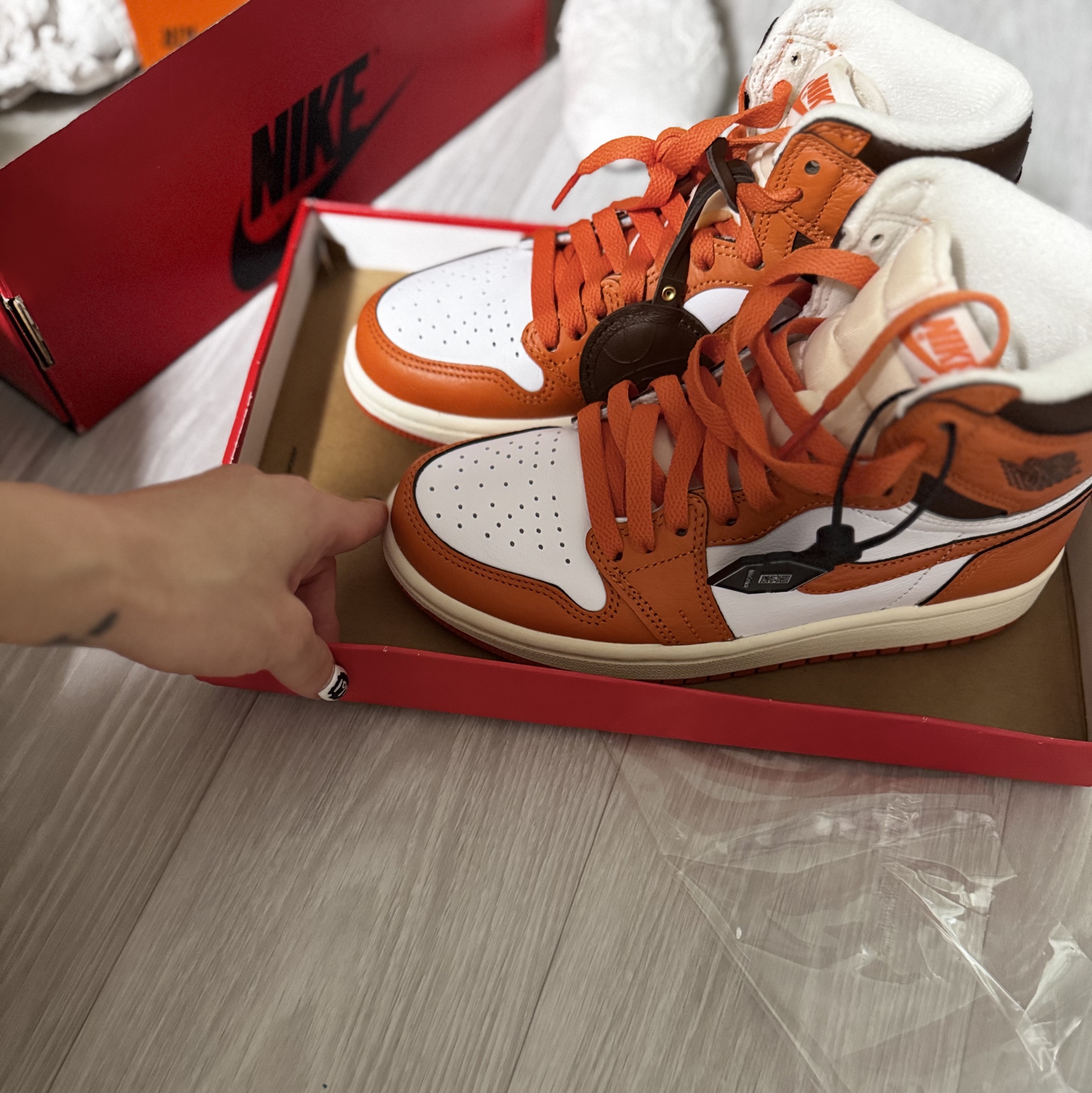 (W) Jordan 1 Retro High OG Starfish 착용 스타일 - 2