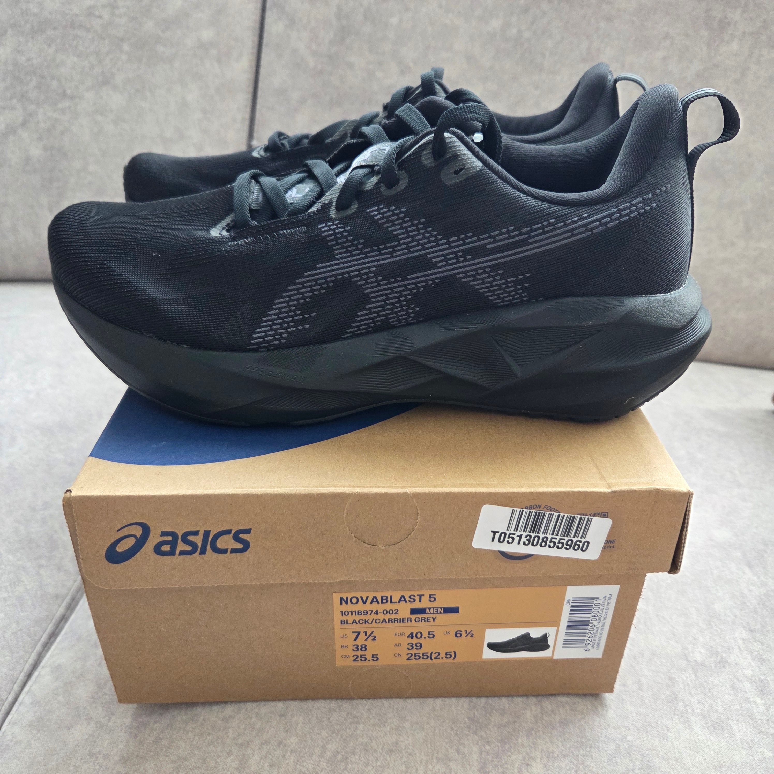 Asics Novablast 5 Black Carrier Grey 착용 스타일