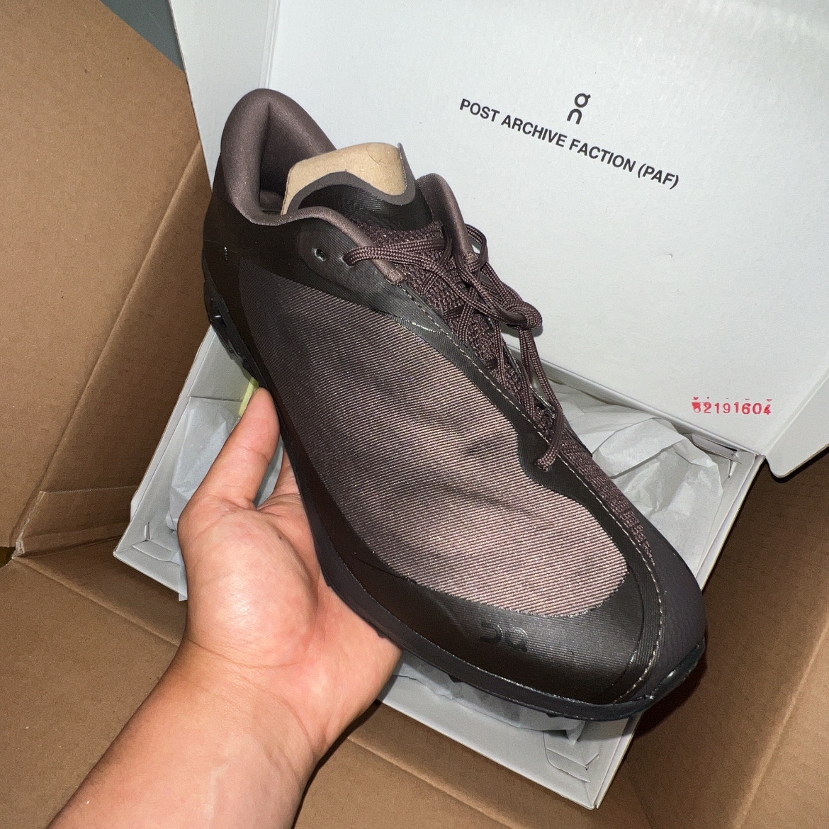 On Running x Post Archive Faction (Paf) Cloudventure Peak Cacao Espresso 착용 스타일