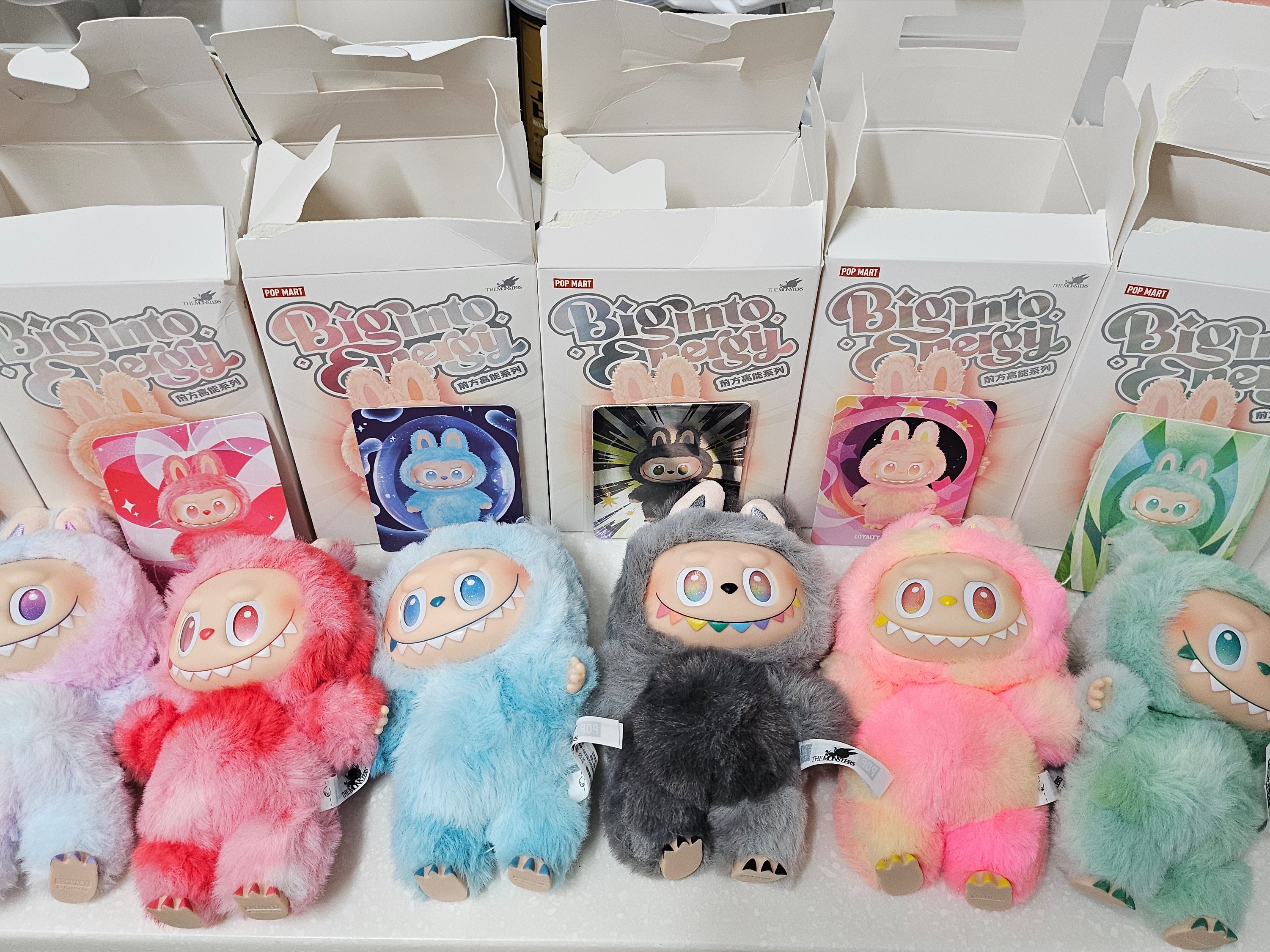 Pop Mart Labubu The Monsters Highlight Series Sealed Case (6 Blind Boxes), Pop Mart Labubu The Monsters Highlight Series ID Keyring (Opened Case) 착용 스타일