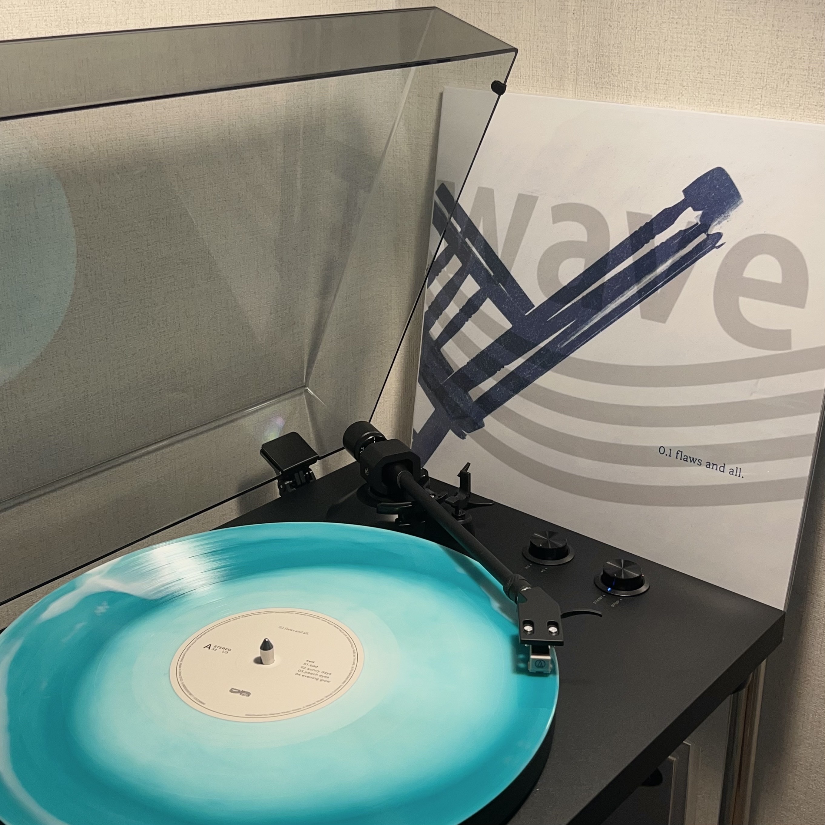 Wave to Earth 1st Album 0.1 Flaws and All. LP Marble (2LP) 착용 스타일