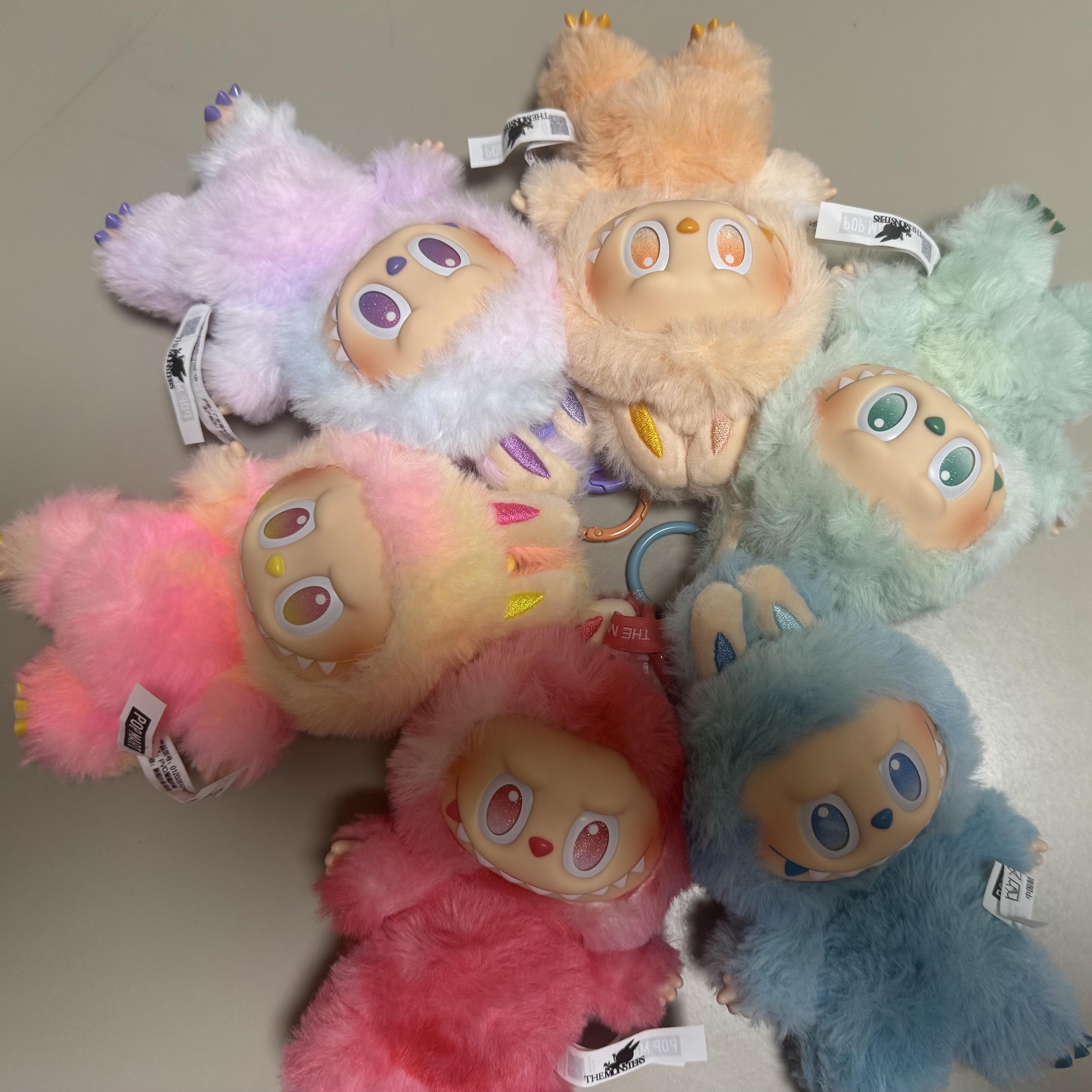 Pop Mart Labubu The Monsters Highlight Series Sealed Case (6 Blind Boxes) 착용 스타일