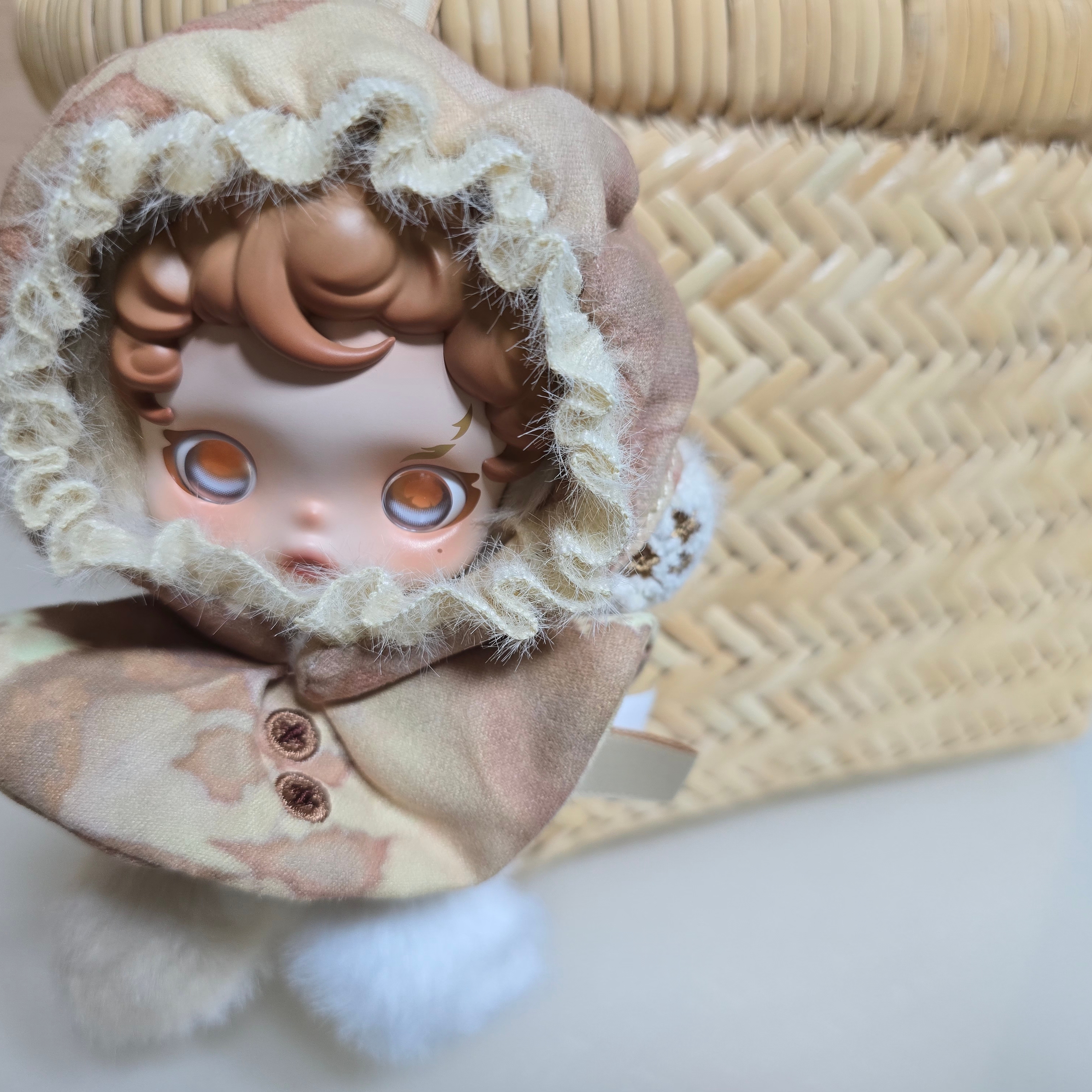 Pop Mart Skullpanda L’Impressionnisme Series Plush Doll Amber (Opened Case) 착용 스타일