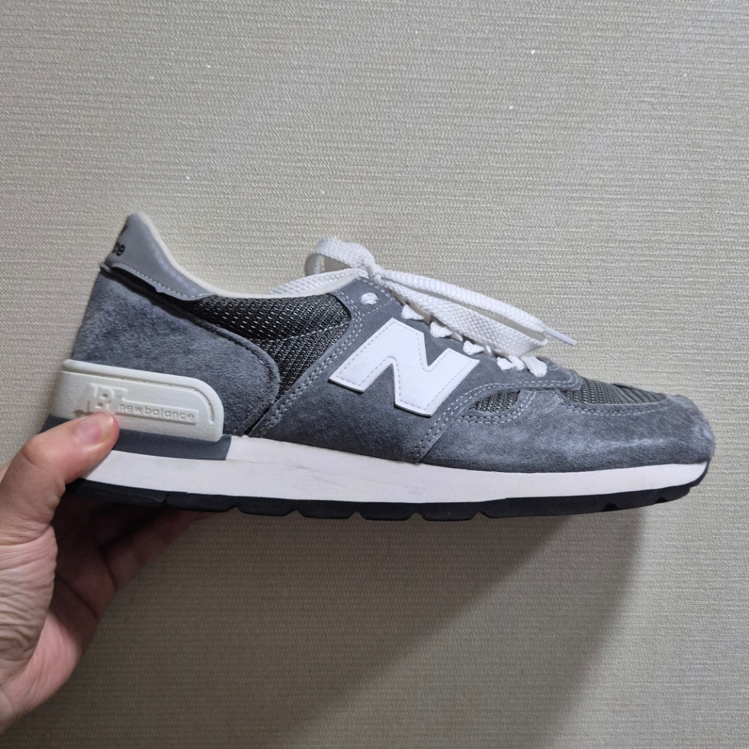 New Balance 990v1 Made in USA Grey White 착용 스타일