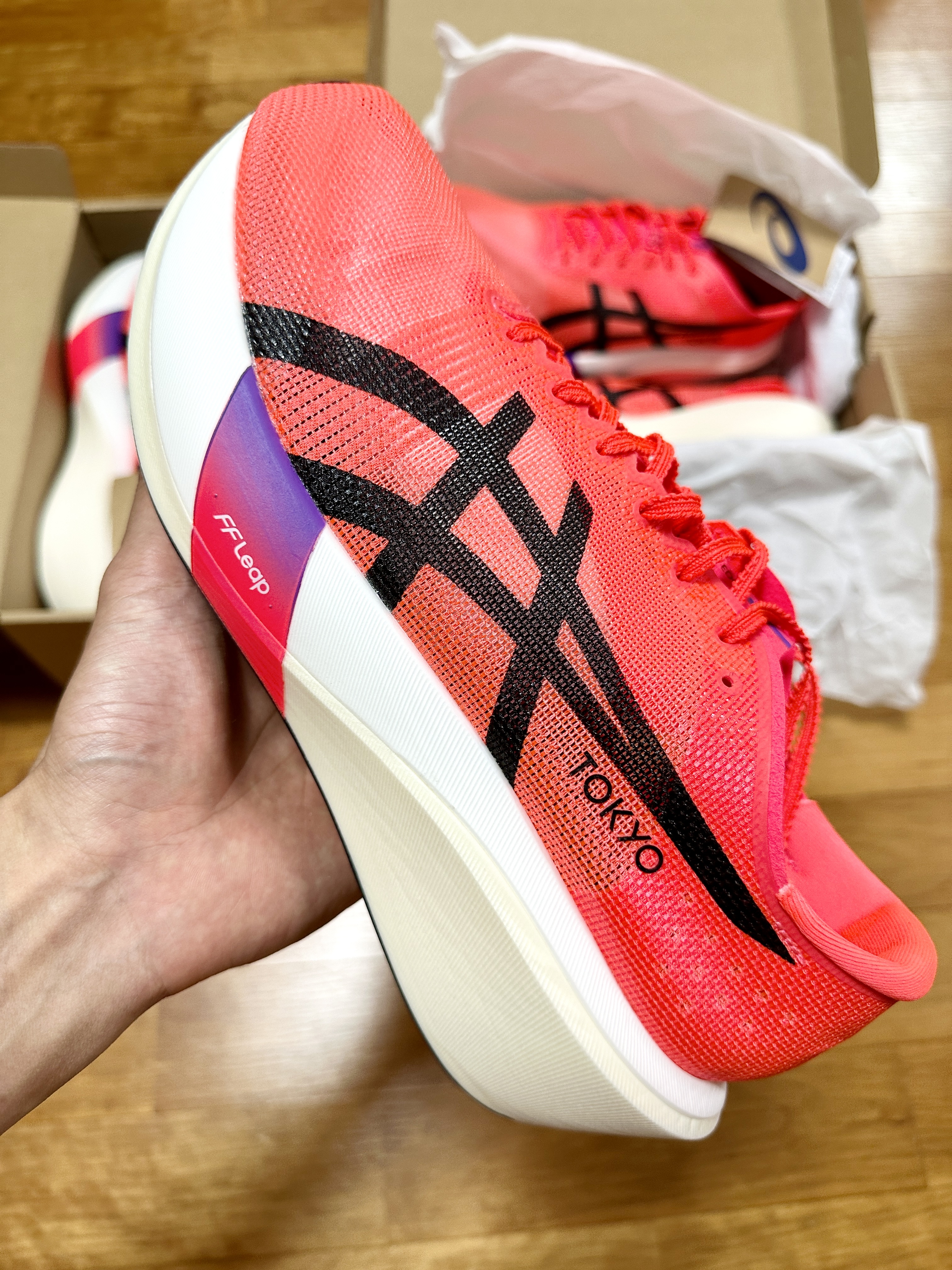 Asics Metaspeed Edge Tokyo Flash Red Black 착용 스타일