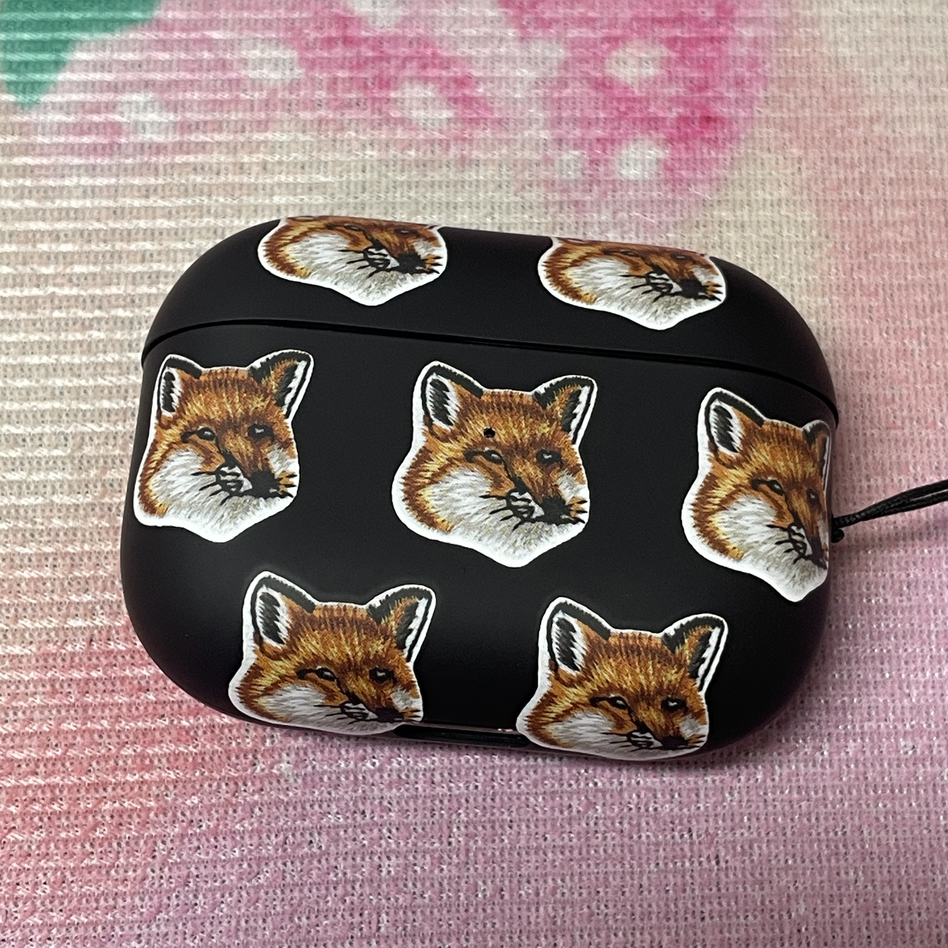Maison Kitsune x Native Union All Over Fox Head Airpods Pro 2 Case Black 착용 스타일