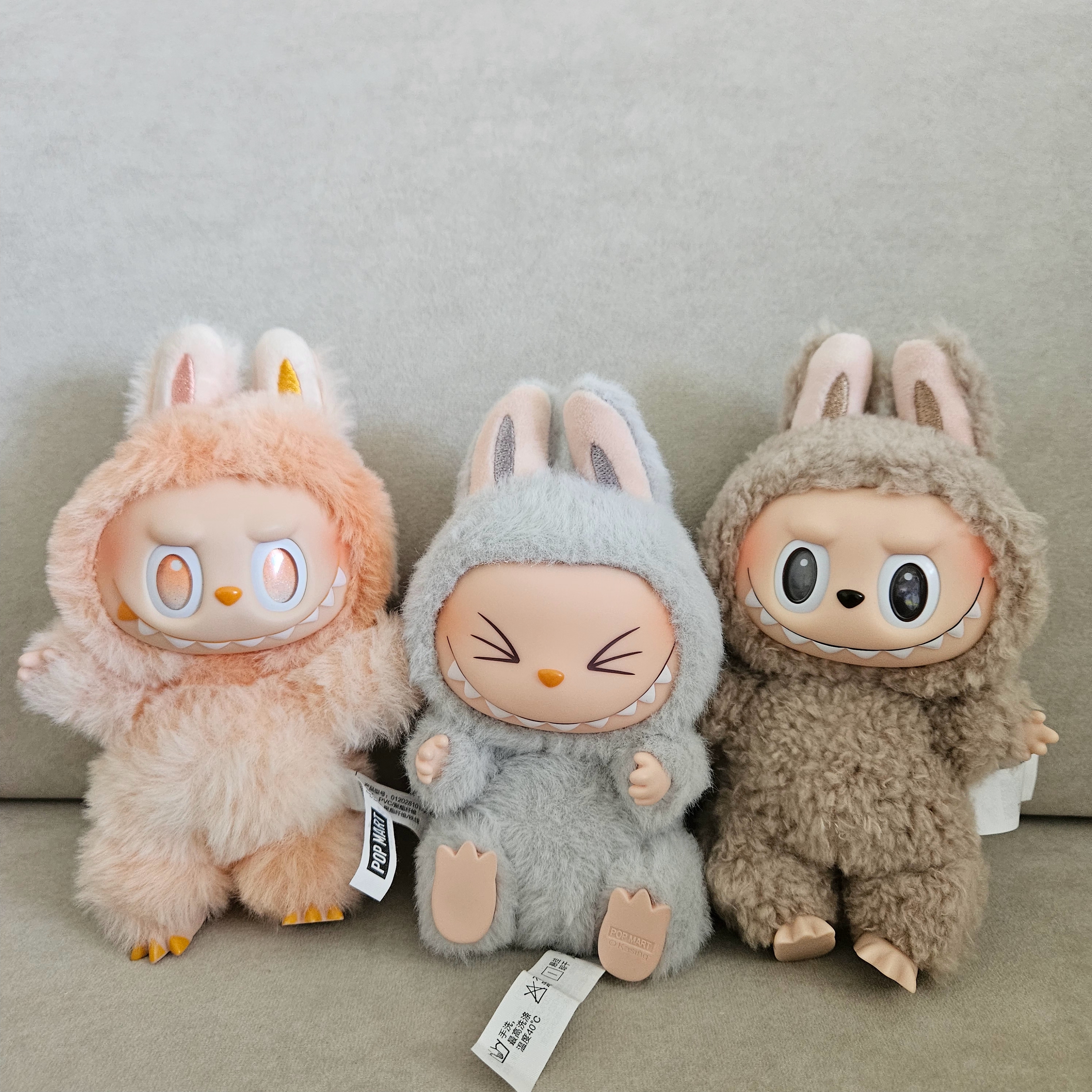Pop Mart The Monsters Labubu Tasty Macarons Series Sealed Case (1 Blind Box), Pop Mart Labubu The Monsters Highlight Series Sealed Case (1 Blind Box) 착용 스타일