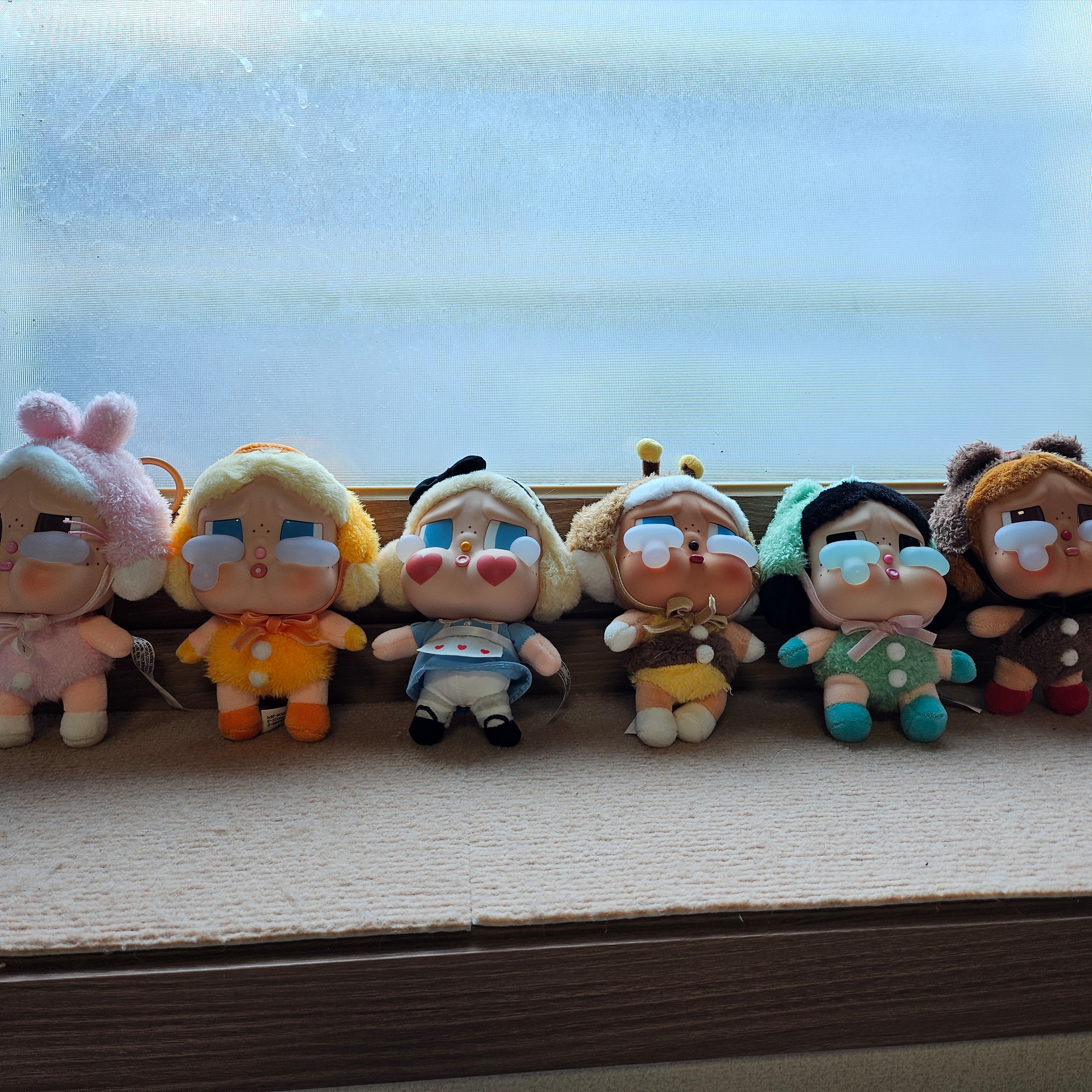 Pop Mart Crybaby Crying Again Series Plush Keyring Sealed Case (6 Blind Boxes) 착용 스타일
