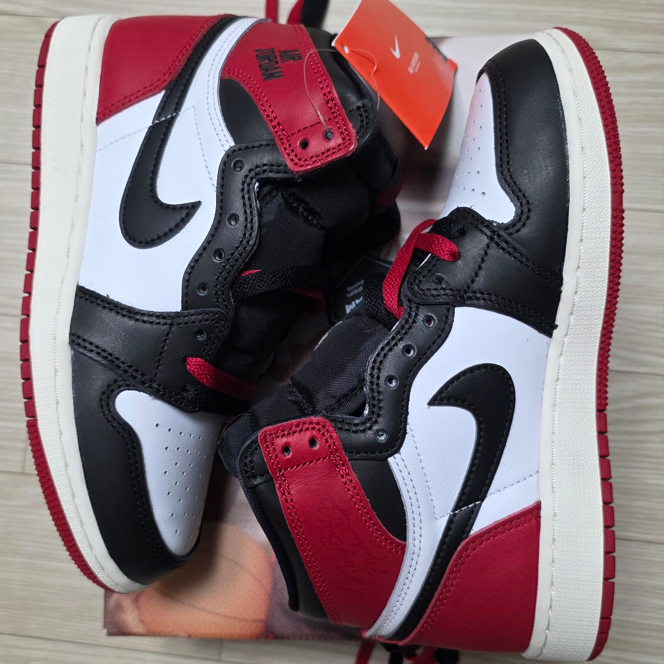(GS) Jordan 1 Retro High OG Black Toe 착용 스타일