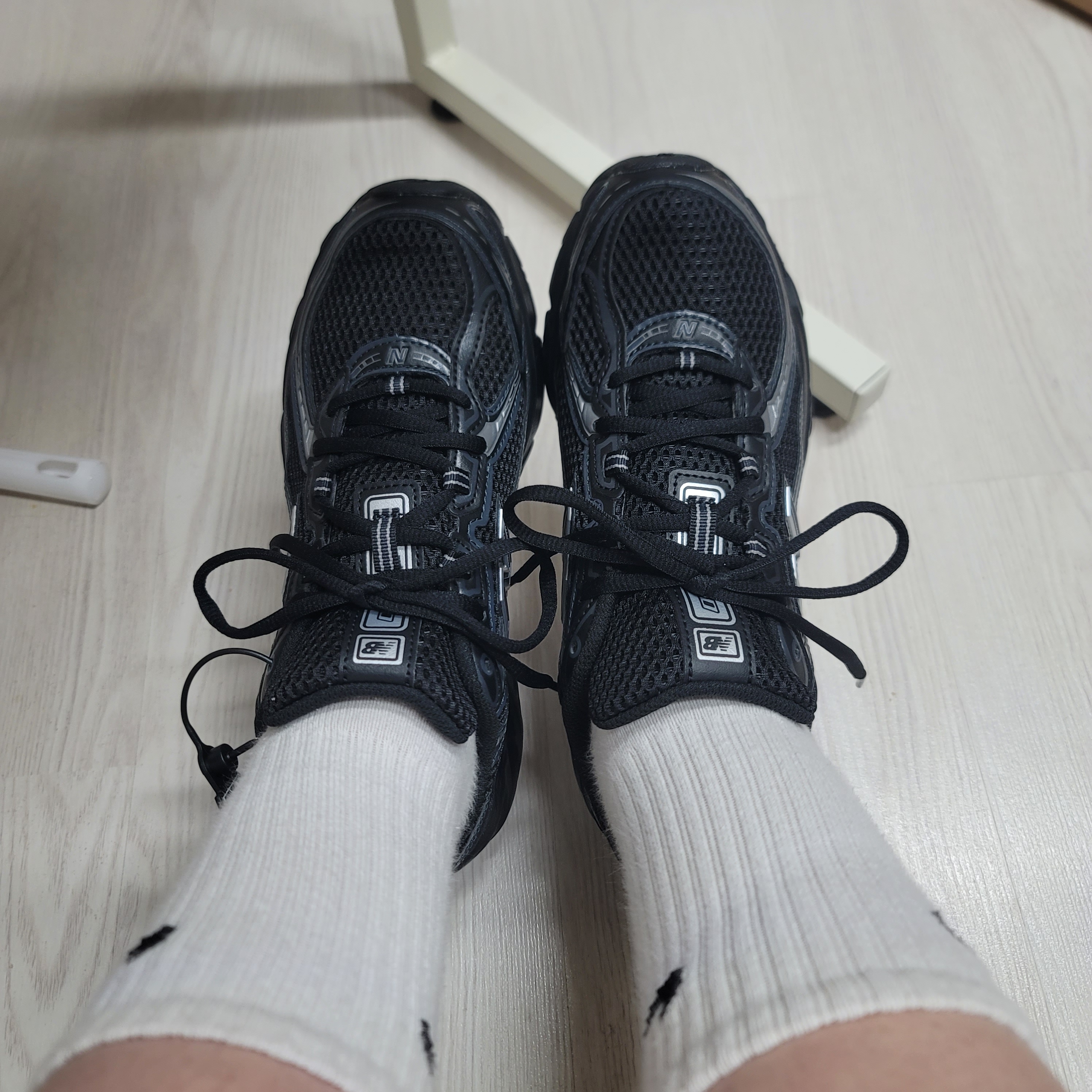 New Balance 740v2 Black Silver Metallic 착용 스타일 - 2