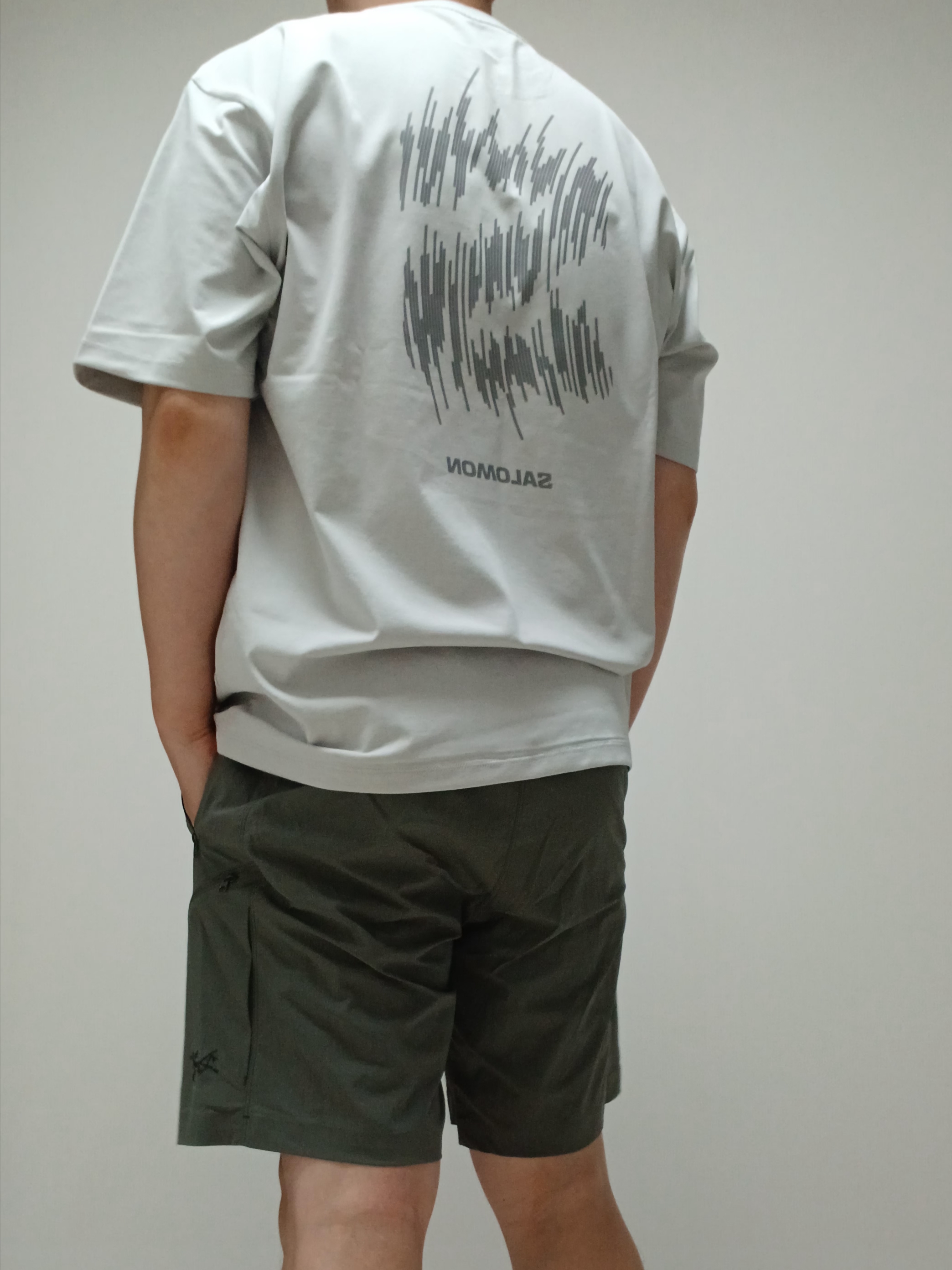 Arc'teryx Gamma Quick Dry Shorts 9 Inch Black, Hoka Ora Athletic Slide Black White 착용 스타일 - 1