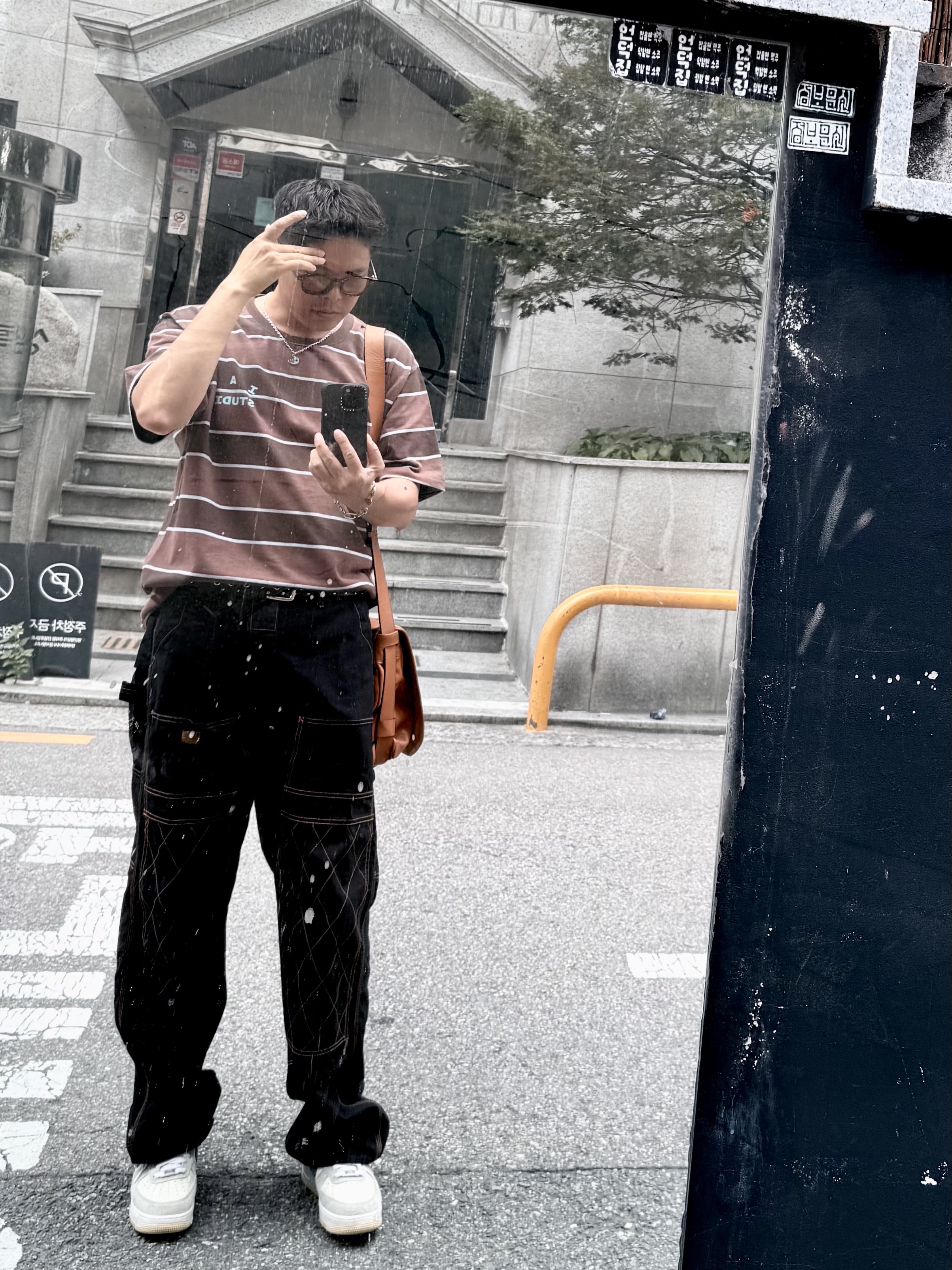 IAB Studio Striped T-Shirt Brown, Kapital Thin Canvas Lumber Pants Black 착용 스타일