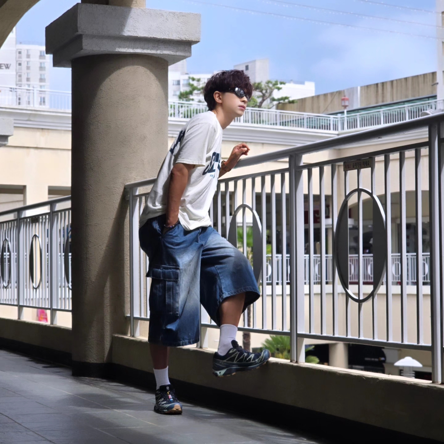 Stussy Burly Threads Pigment Dyed T-Shirt Natural, Samsung Galaxy Watch6 44mm LTE Silver (Korean Ver.) 착용 스타일 - 3