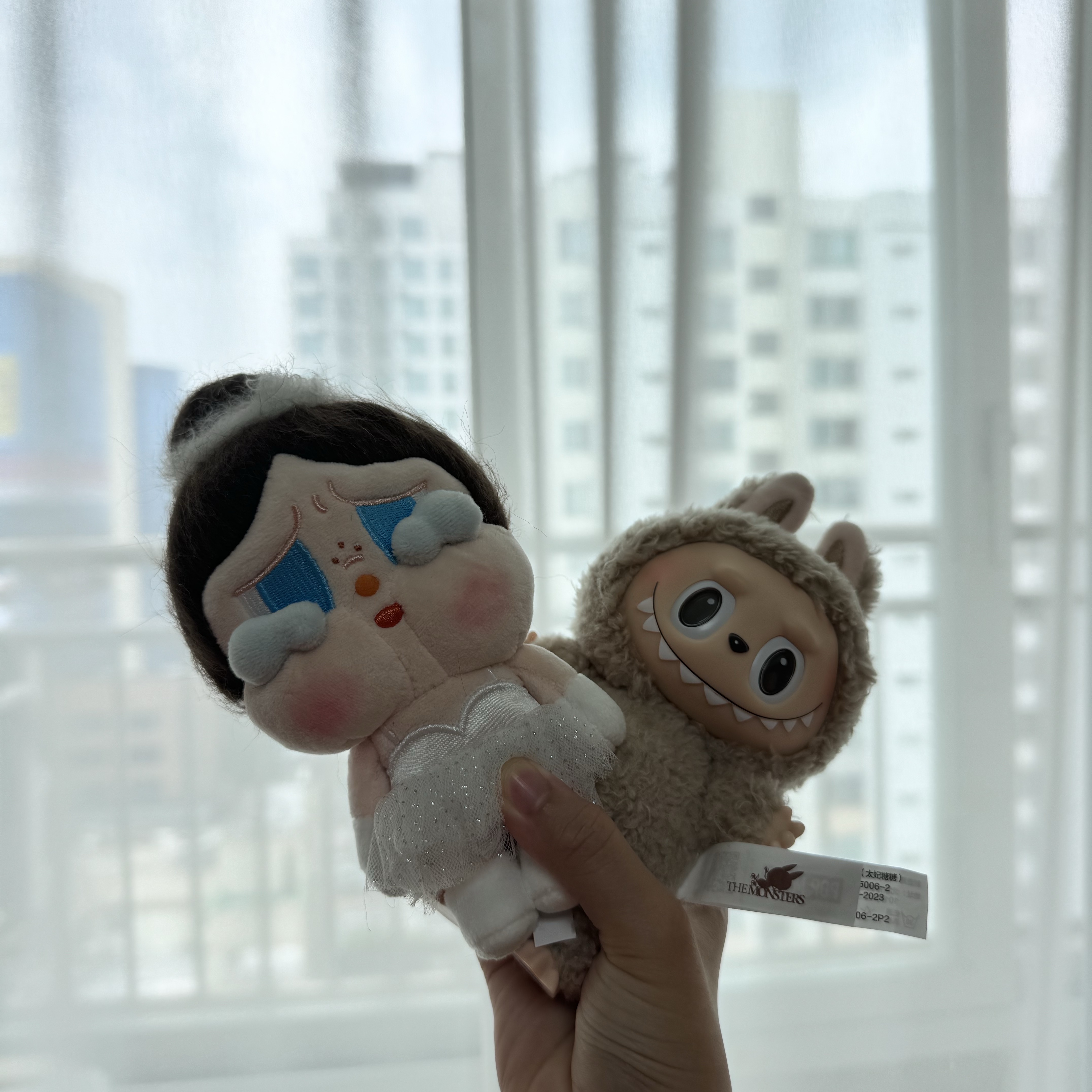 Pop Mart Crybaby Shiny Shiny Series Plush Pedant Blister Pack, Pop Mart The Monsters Labubu Tasty Macarons Series Sealed Case (1 Blind Box) 착용 스타일