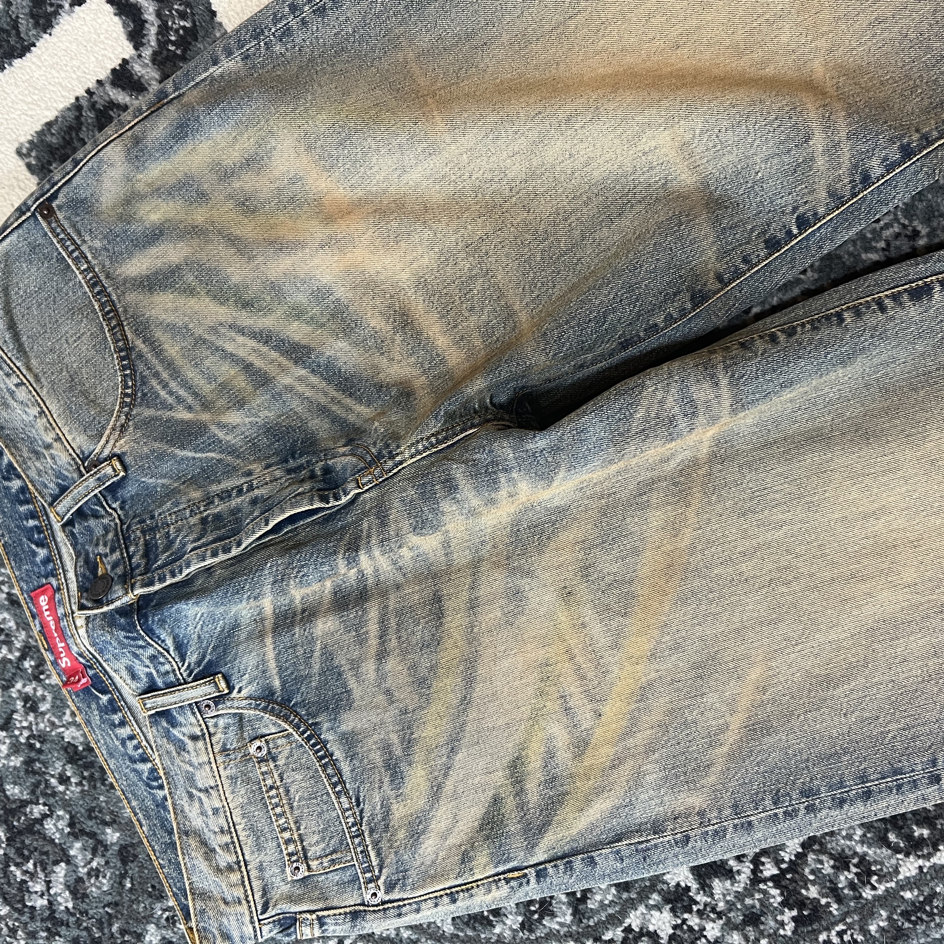 Supreme Regular Jean Dirty Indigo - 25FW 착용 스타일 - 1