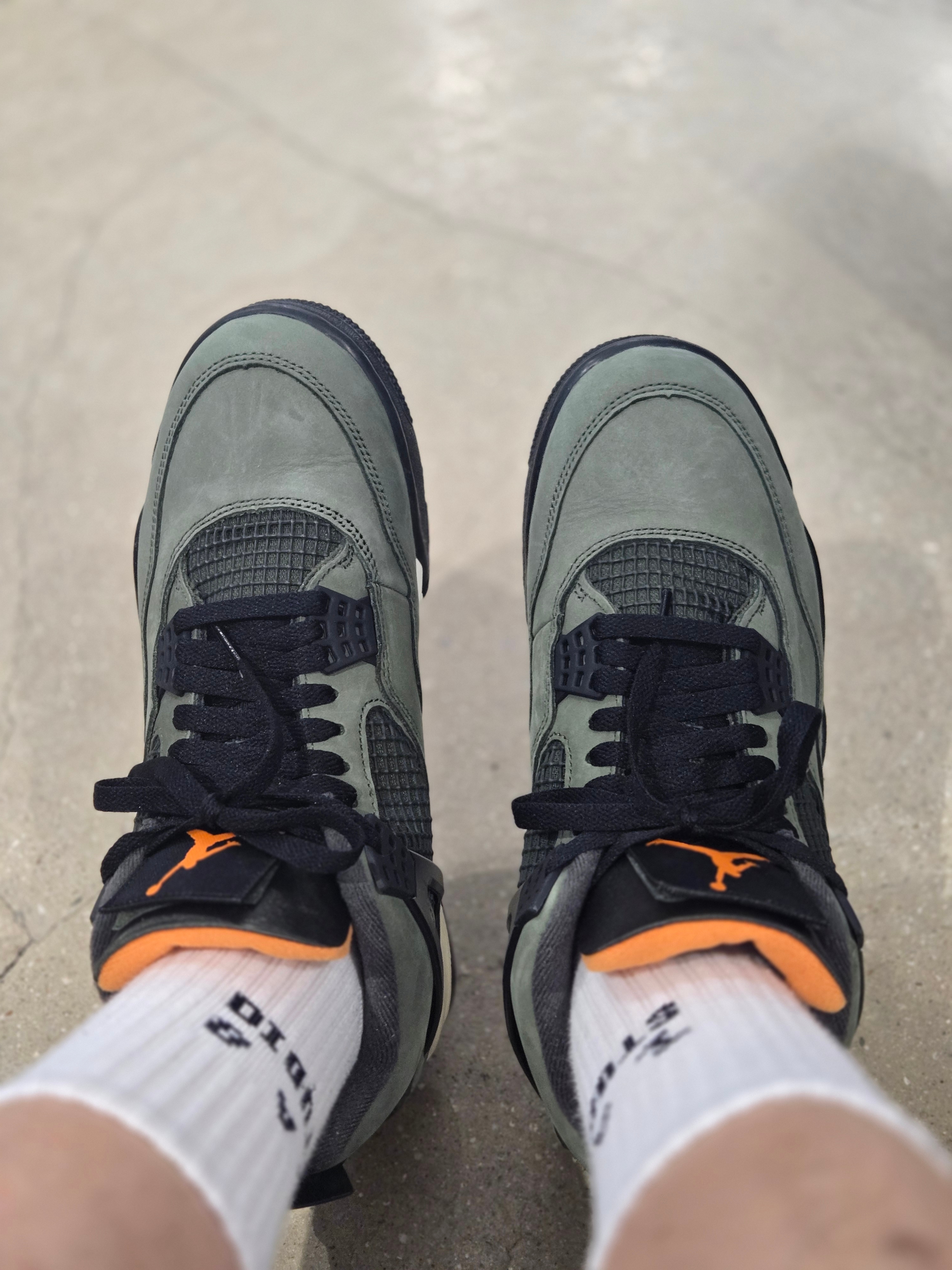 Jordan 4 x Undefeated Retro OG SP Deep Green and Clementine, Kapital 14 oz. Denim Short Pants Studs Remake Indigo (Processing) 착용 스타일 - 2