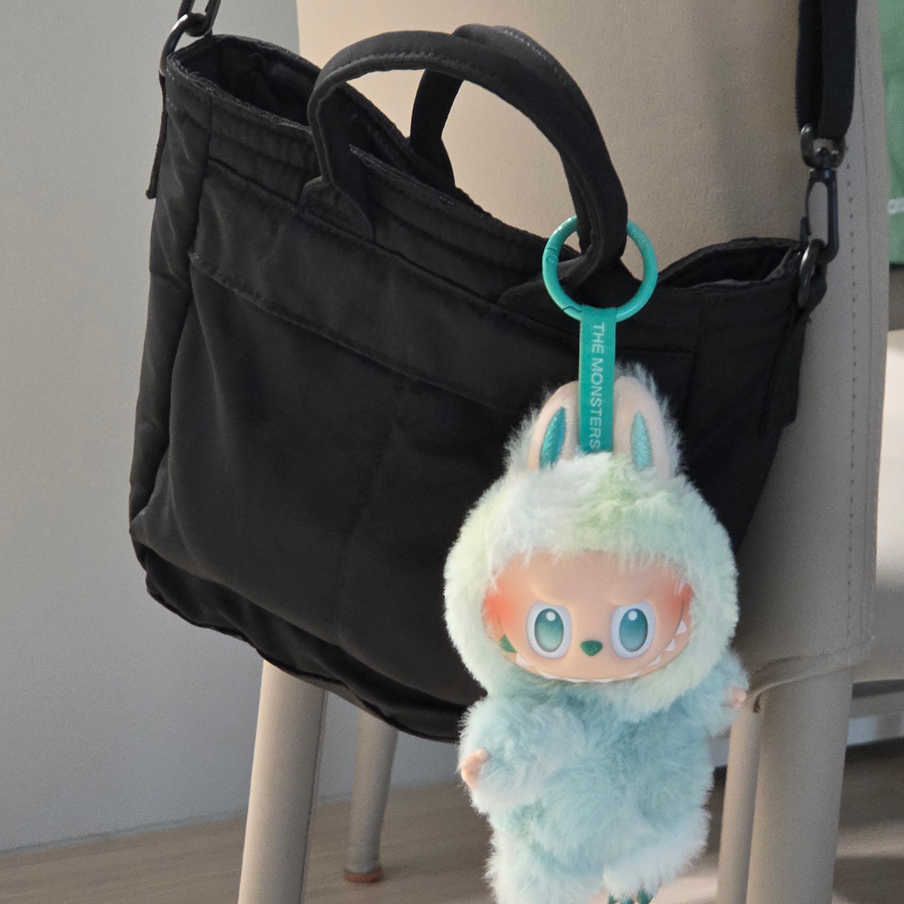 Pop Mart Labubu The Monsters Highlight Series Serenity Keyring (Opened Case) 착용 스타일