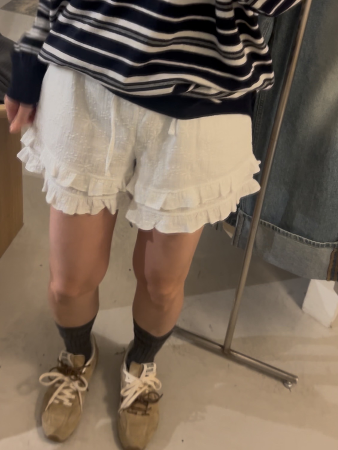 (W) New Balance x Miu Miu 530 Suede Mesh Sneakers Ecru 착용 스타일 - 1