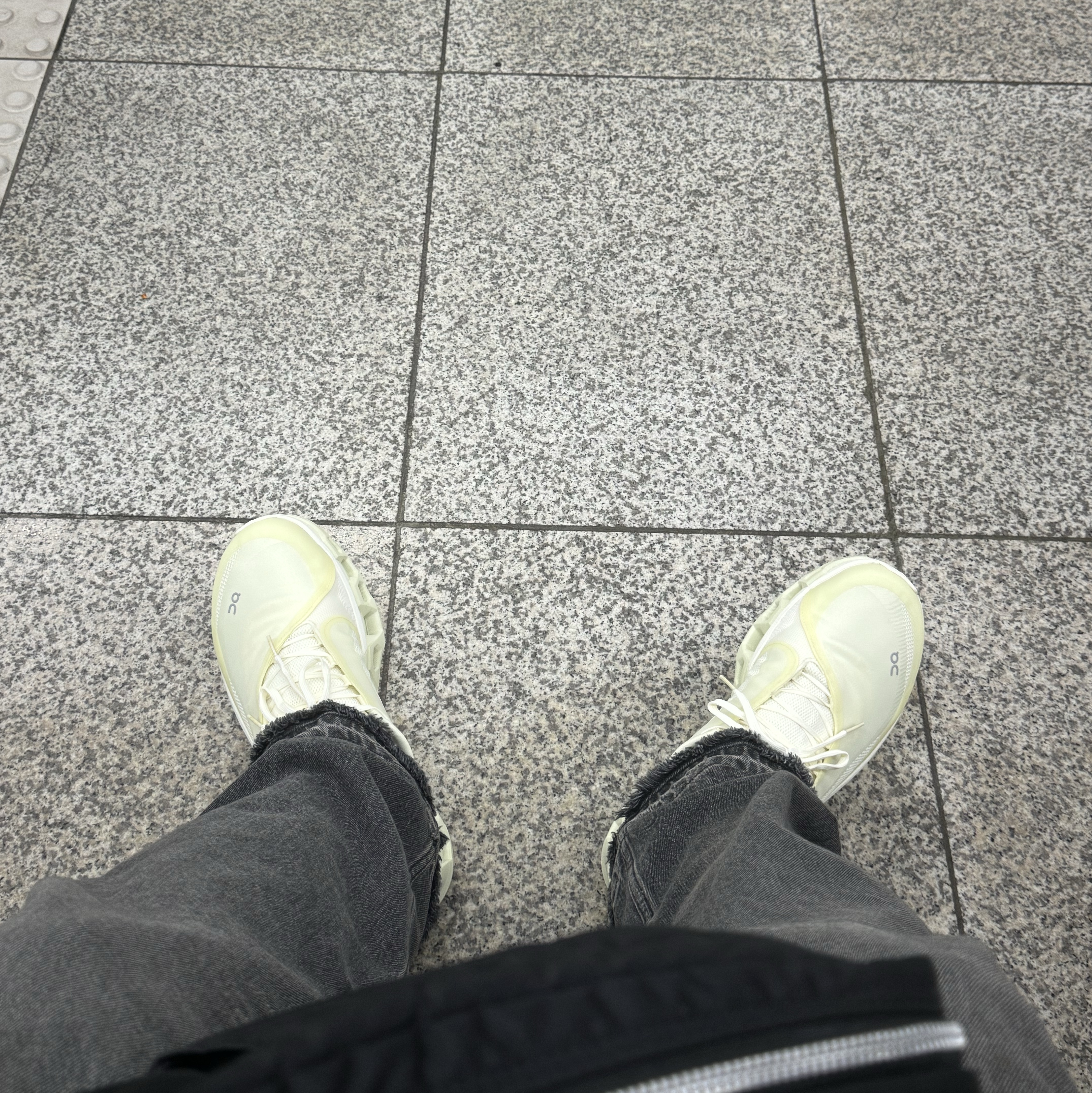 On Running x Post Archive Faction (Paf) Cloudmonster 2 Seedling White 착용 스타일
