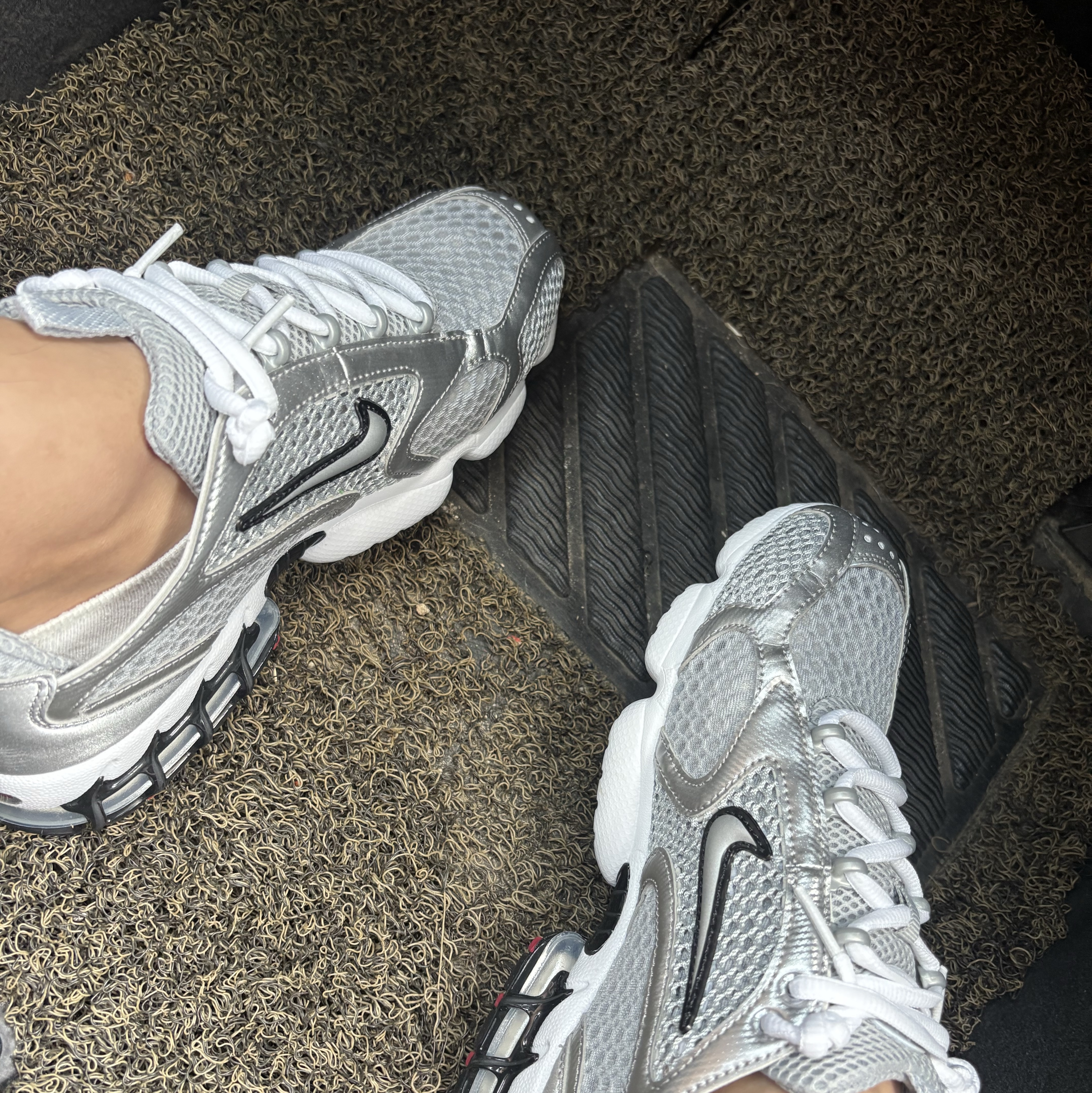 Nike Air Zoom Spiridon Cage 2 Metallic Silver 착용 스타일
