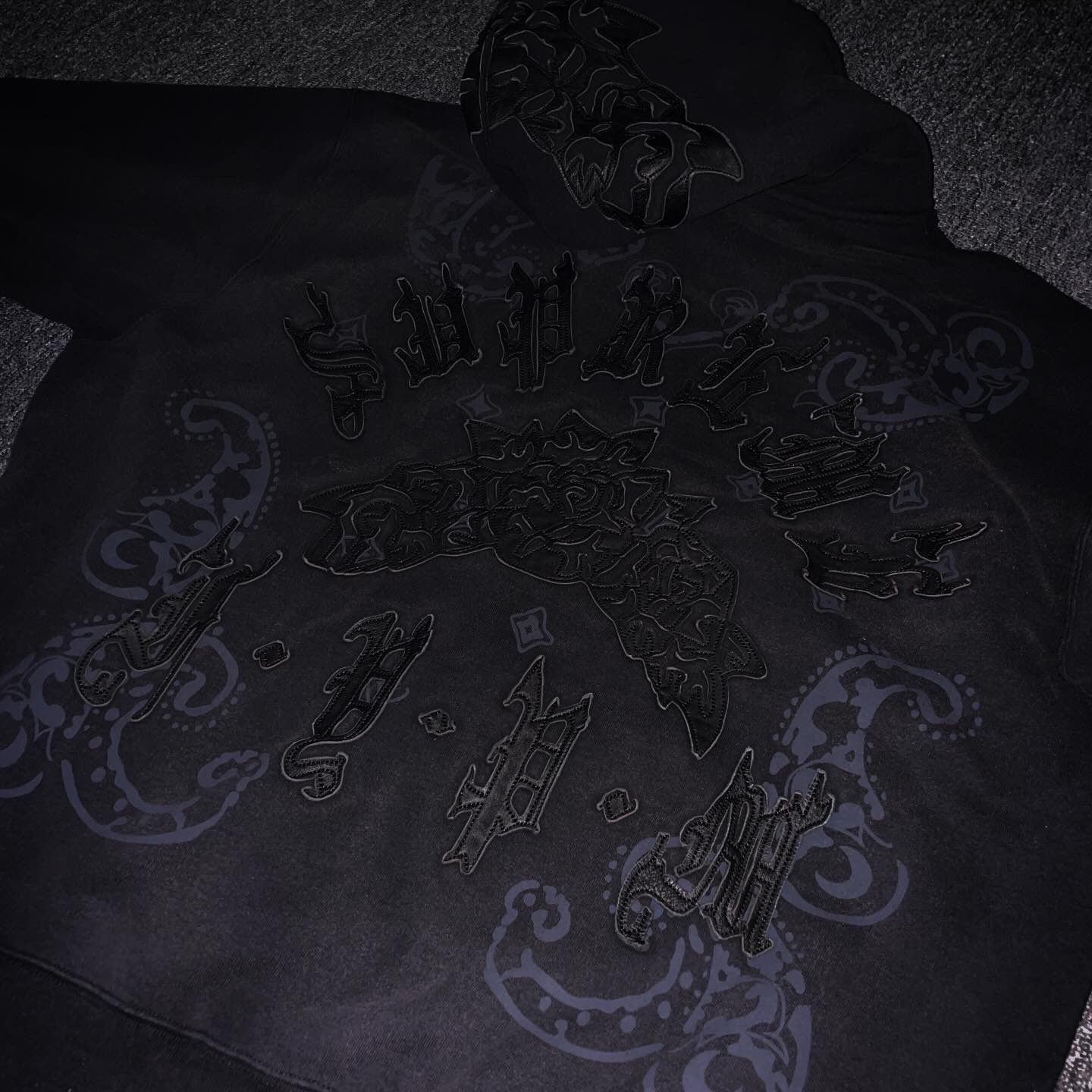 Supreme Leather Applique Zip Up Hooded Sweatshirt Black - 25SS 착용 스타일