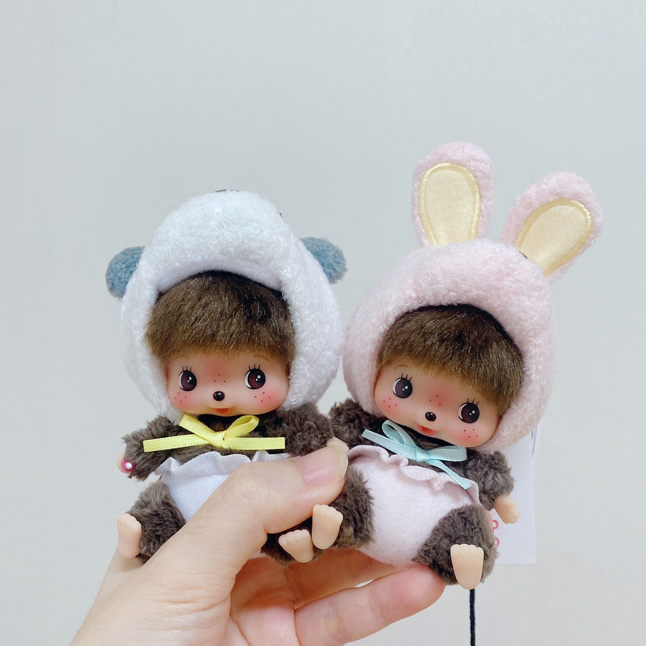 Monchhichi Animal Bebichhichi SS Rabbit Key Chain Pink, Monchhichi Animal Bebichhichi SS Panda Key Chain White 착용 스타일
