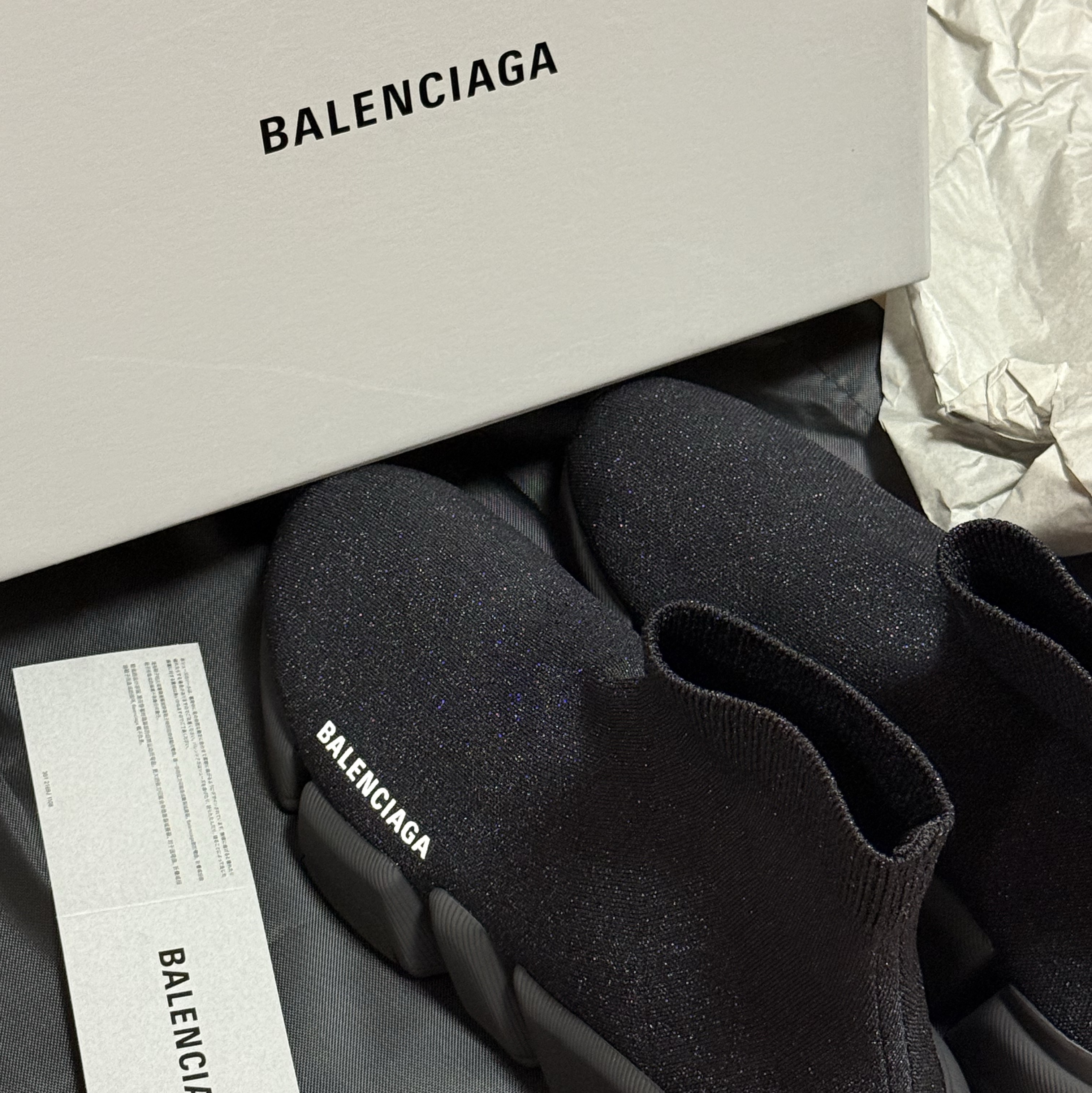 (W) Balenciaga Speed 2.0 Trainer Shiny Black 착용 스타일