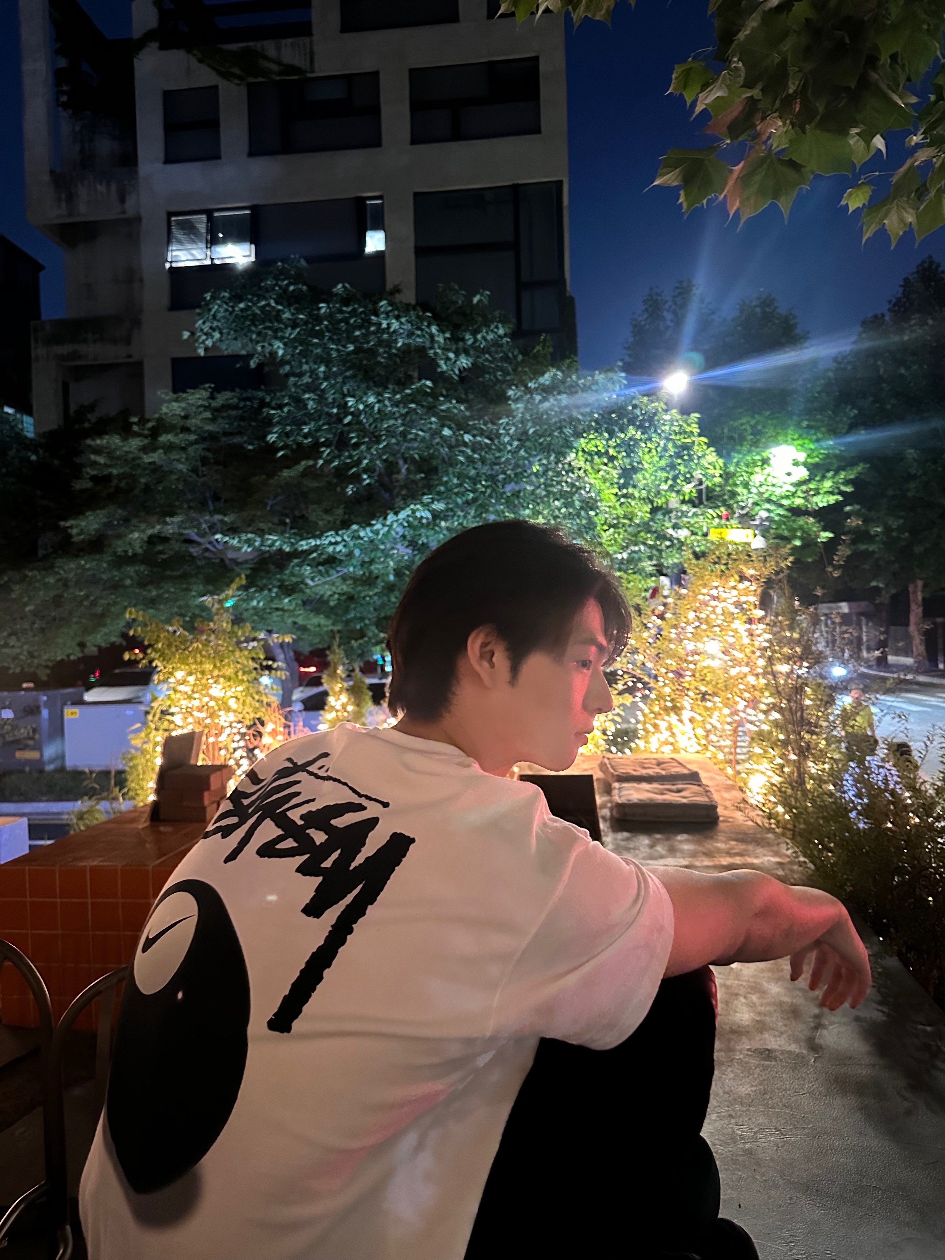 Nike x Stussy NRG FL SS 8 Ball T-Shirt White (DO9322-100) 착용 스타일 - 1