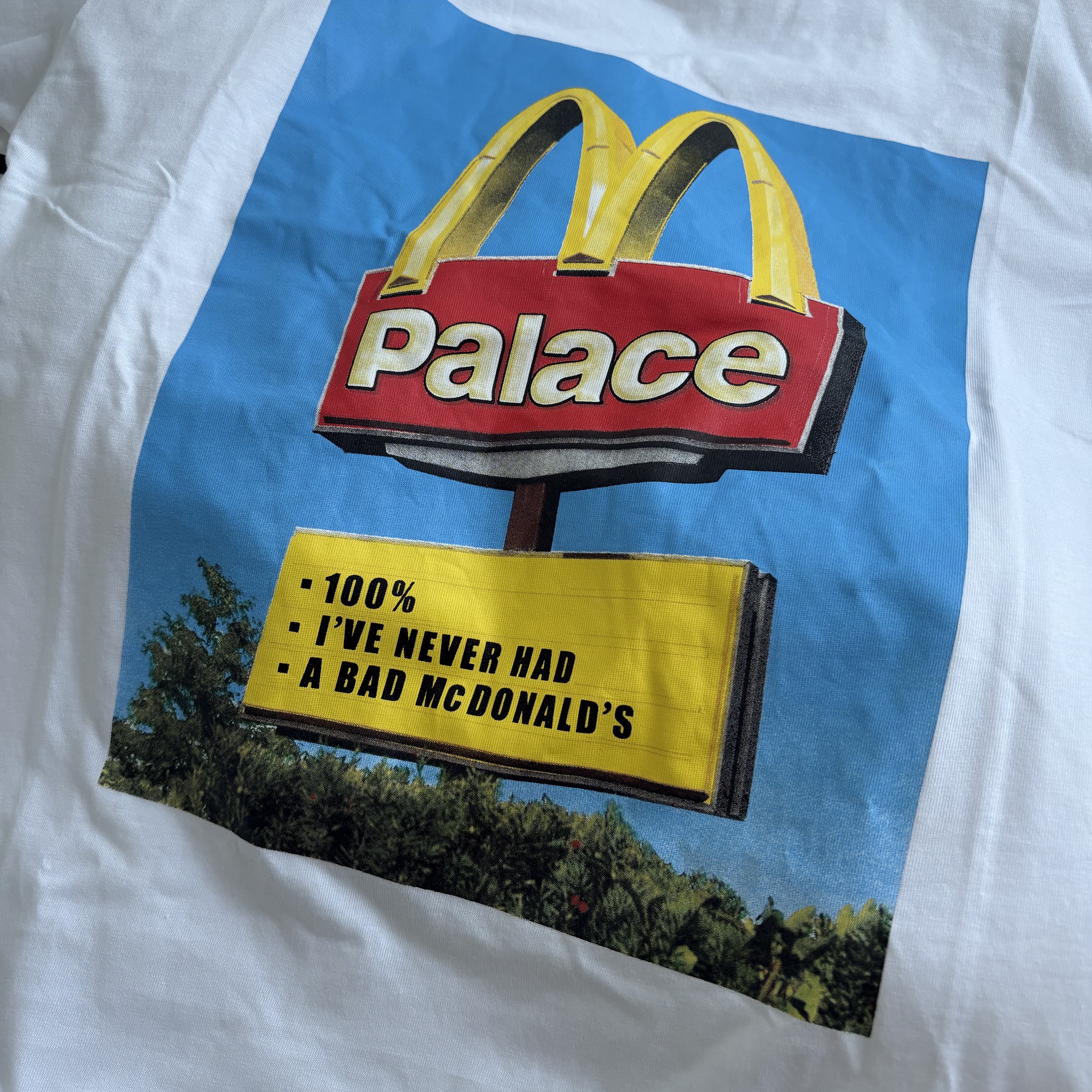 Palace x McDonald's Sign T-Shirt White - 23FW 착용 스타일