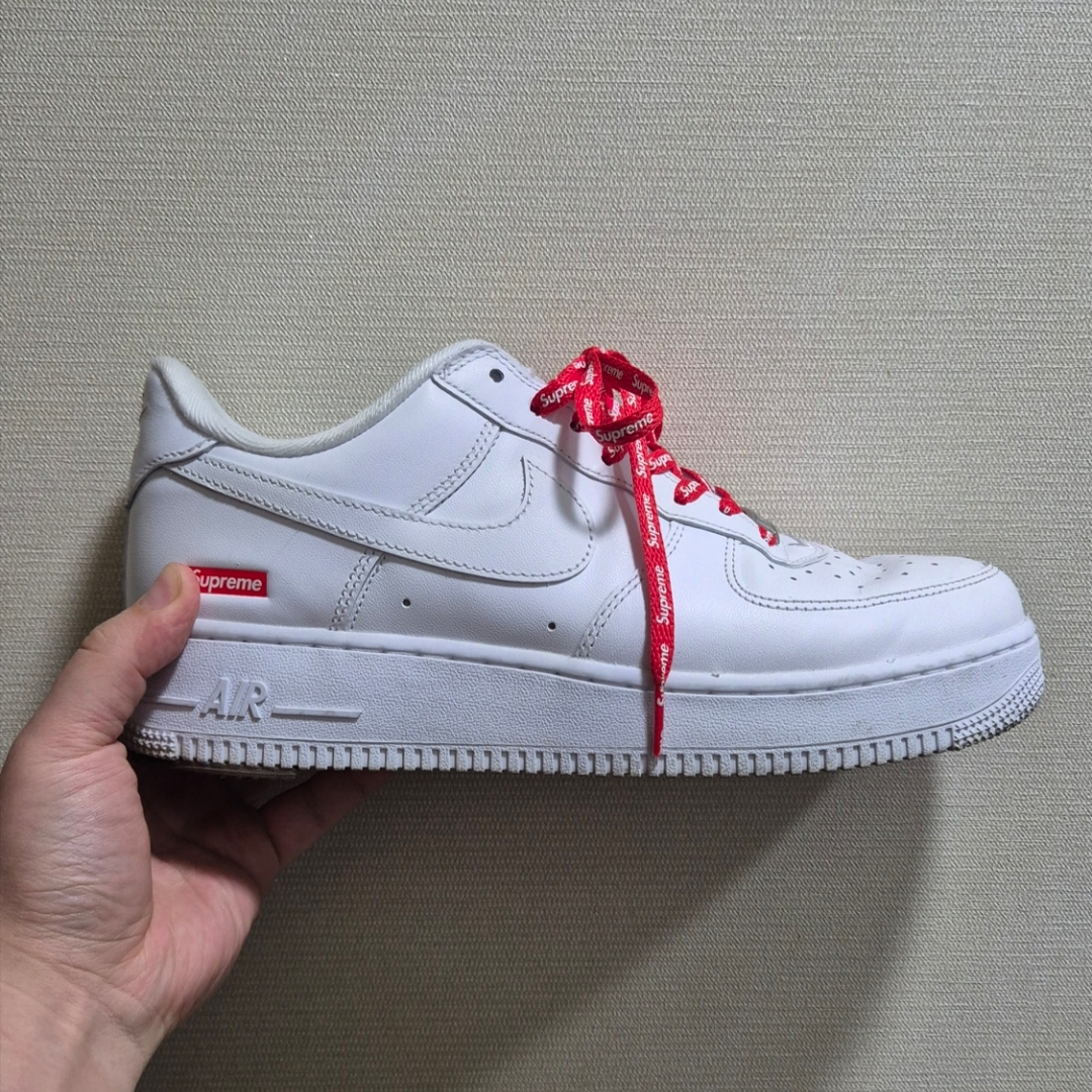 Nike x Supreme Air Force 1 Low White 착용 스타일