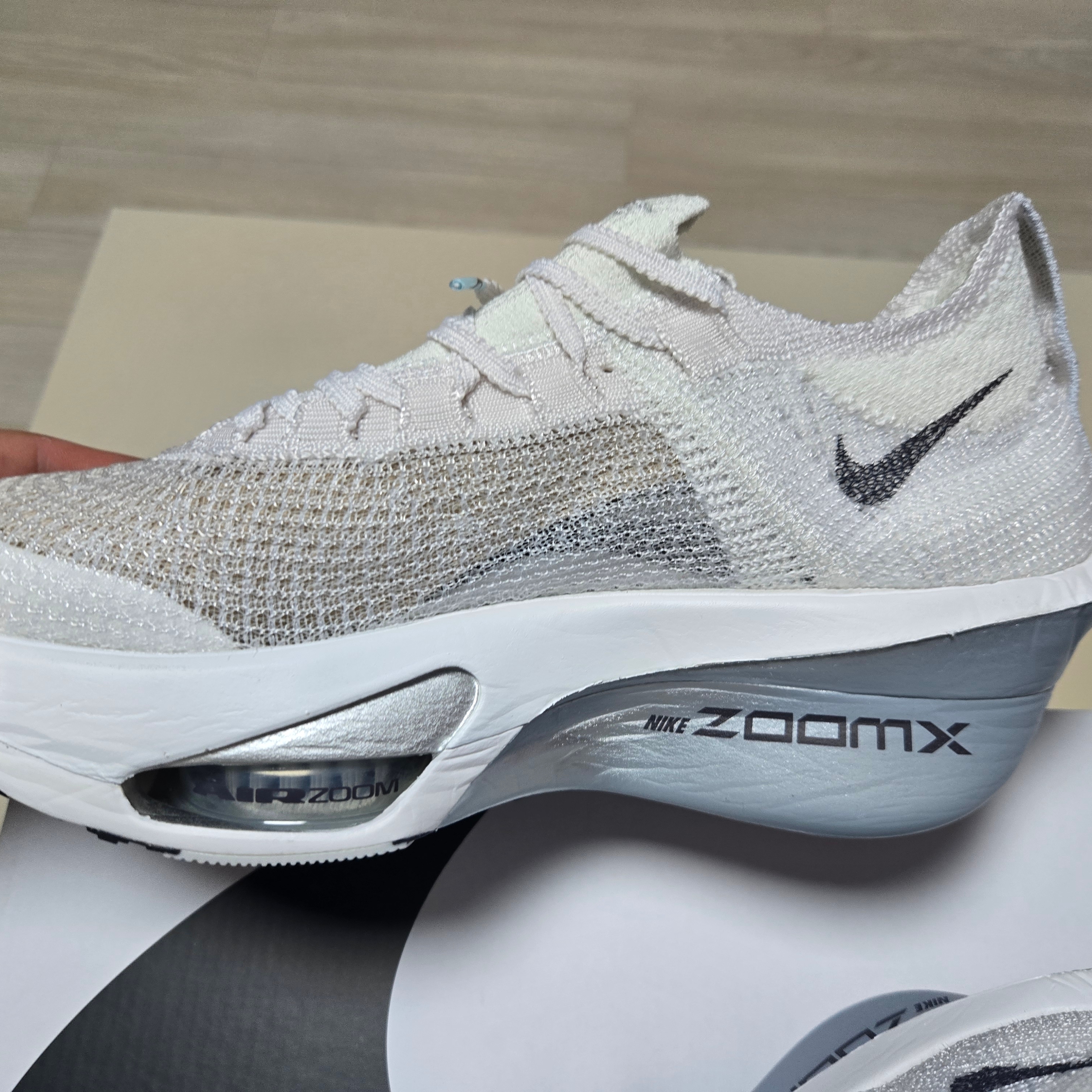 Nike Air Zoom Alphafly Next% 3 White Pure Platinum 착용 스타일 - 6