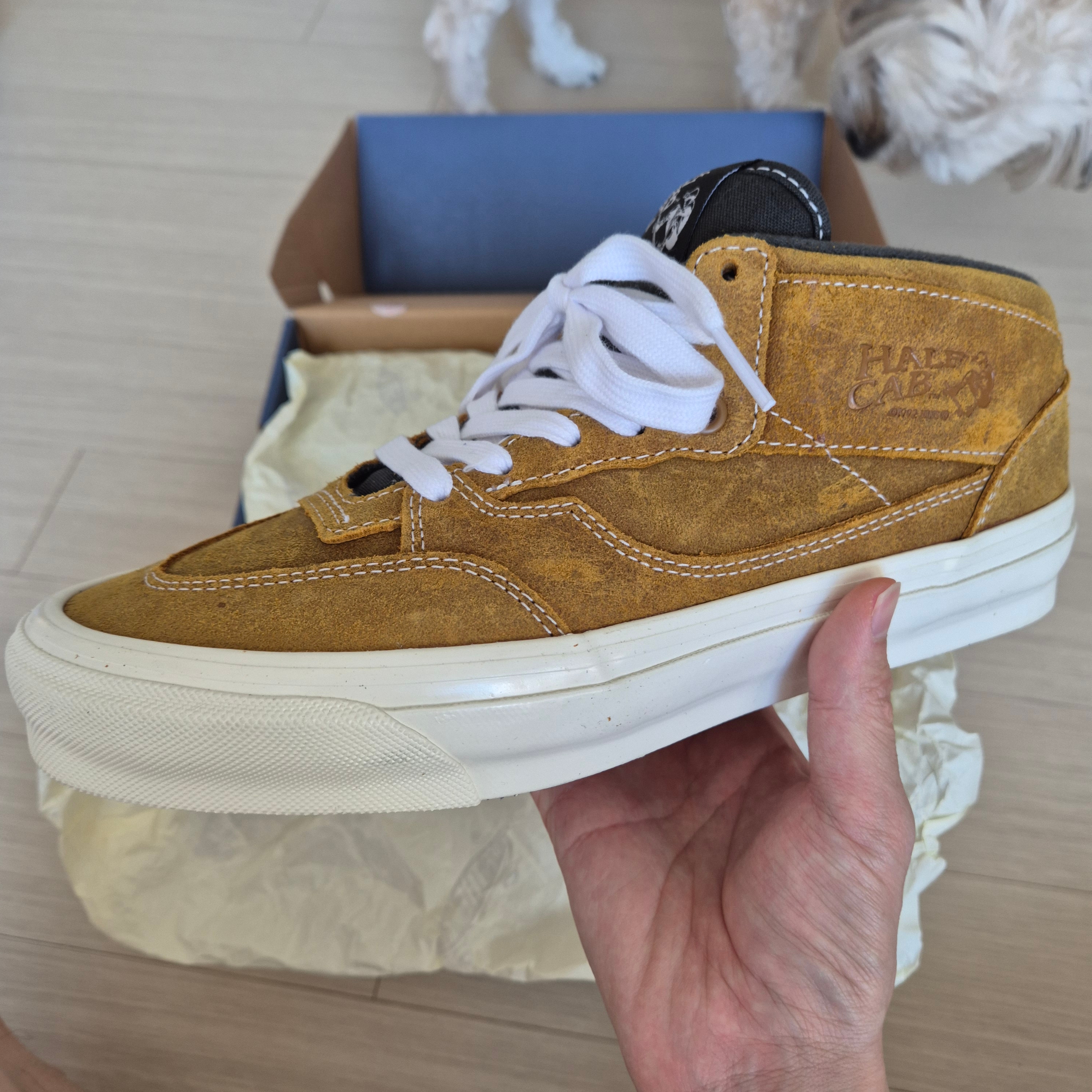 Vans Half Cab Reissue 33 Wax Leather Golden Brown 착용 스타일 - 3