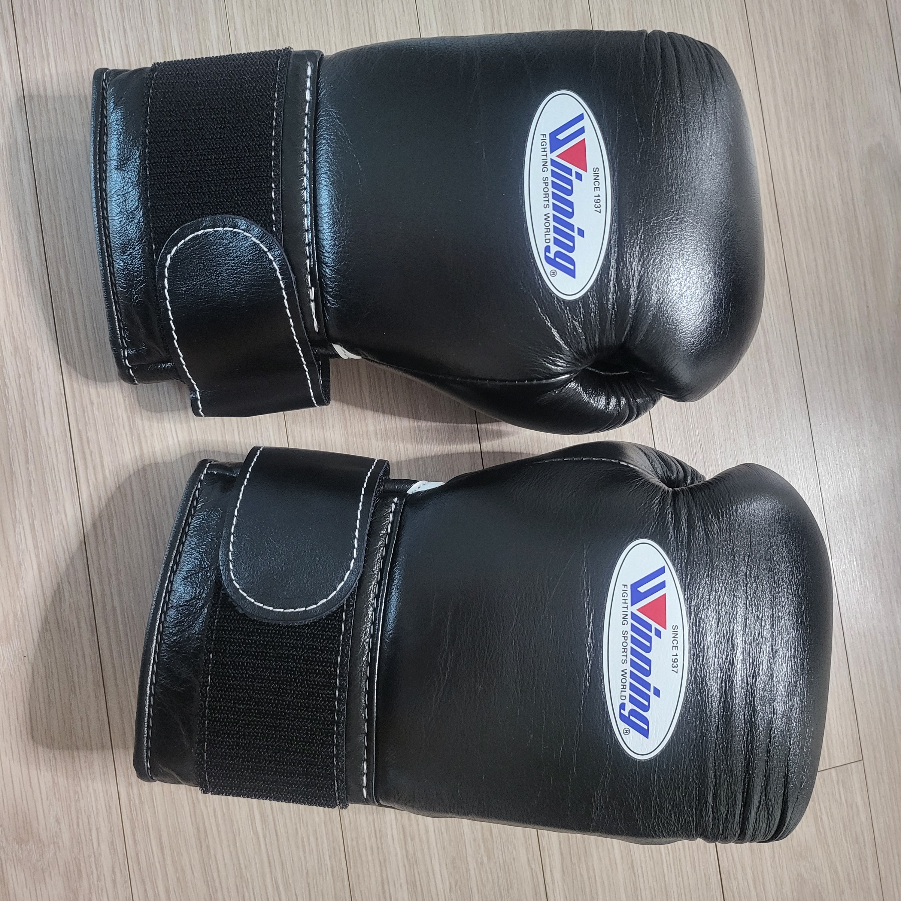 Winning Velcro Boxing Gloves Black 착용 스타일 - 1