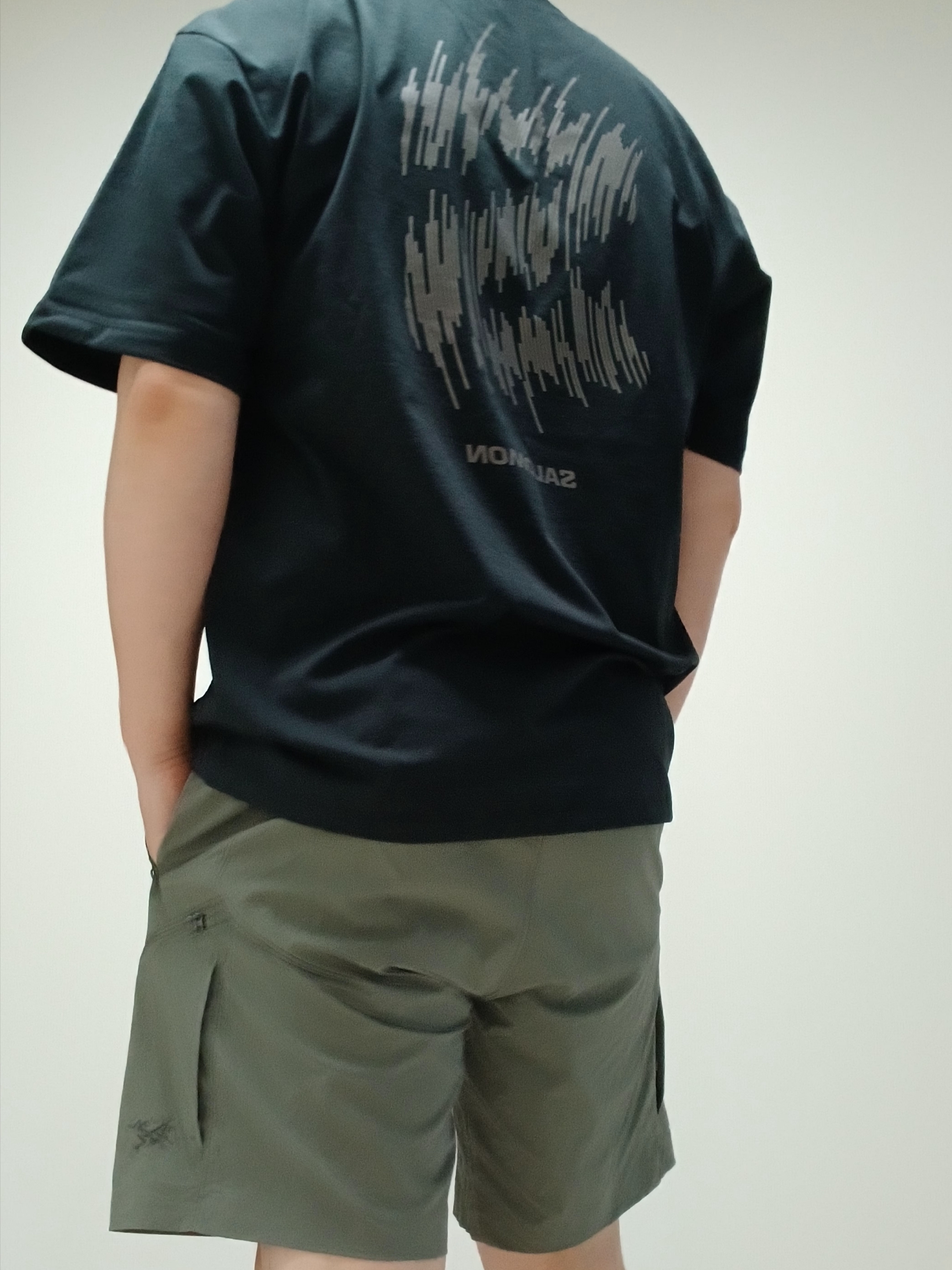 Arc'teryx Gamma Quick Dry Shorts 9 Inch Black, Hoka Ora Athletic Slide Black White 착용 스타일 - 1