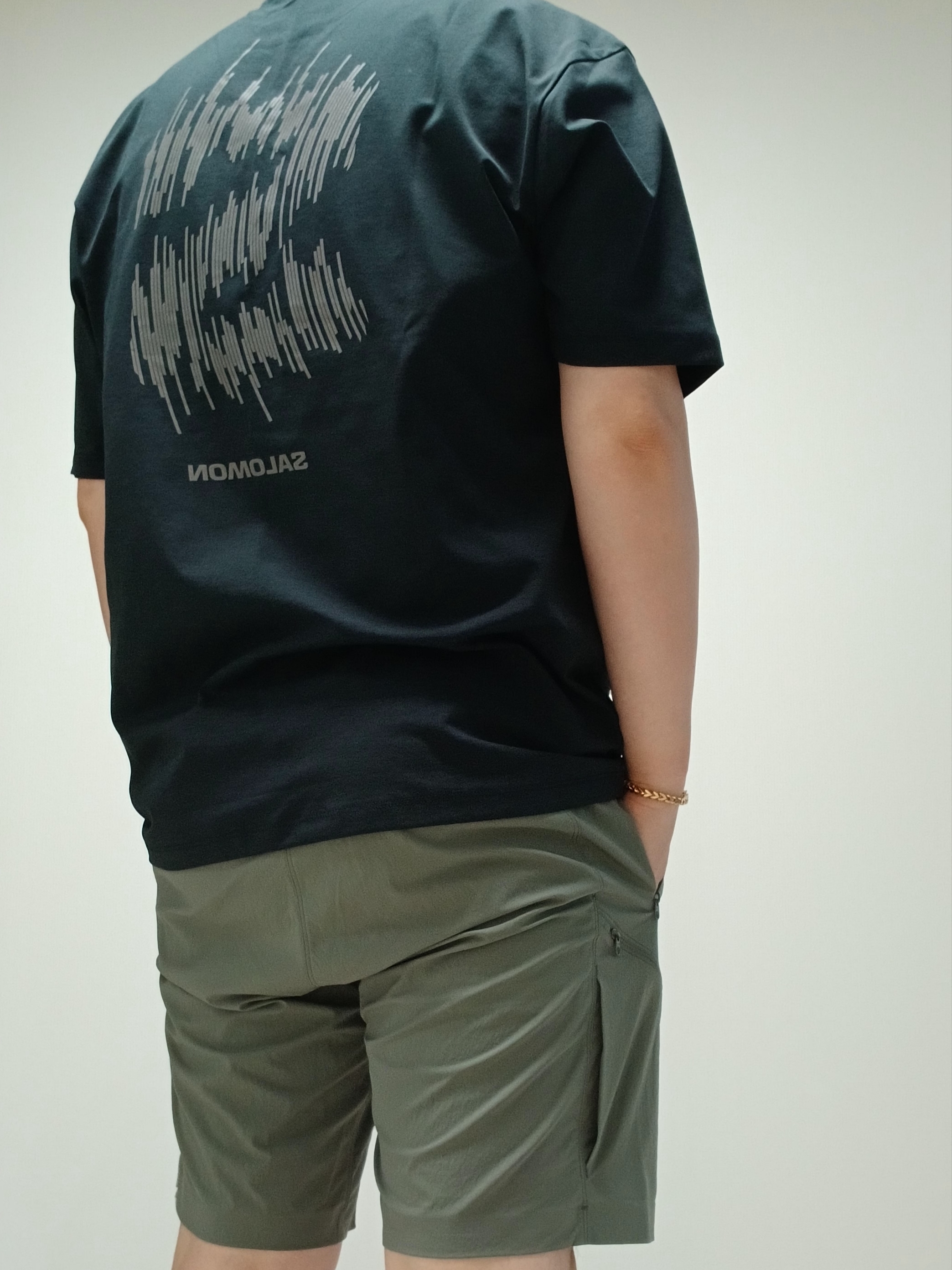 Arc'teryx Gamma Quick Dry Shorts 9 Inch Black, Hoka Ora Athletic Slide Black White 착용 스타일 - 5