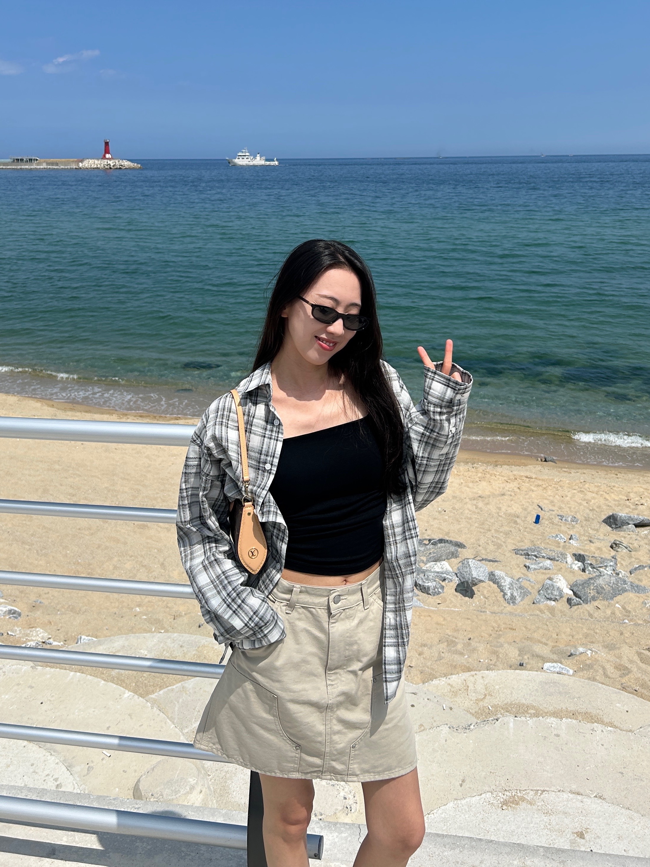(W) Miu Miu Miu Regard Sunglasses Camel Lenses, Louis Vuitton Pochette Tirette Shoulder Bag Gold Brown 착용 스타일
