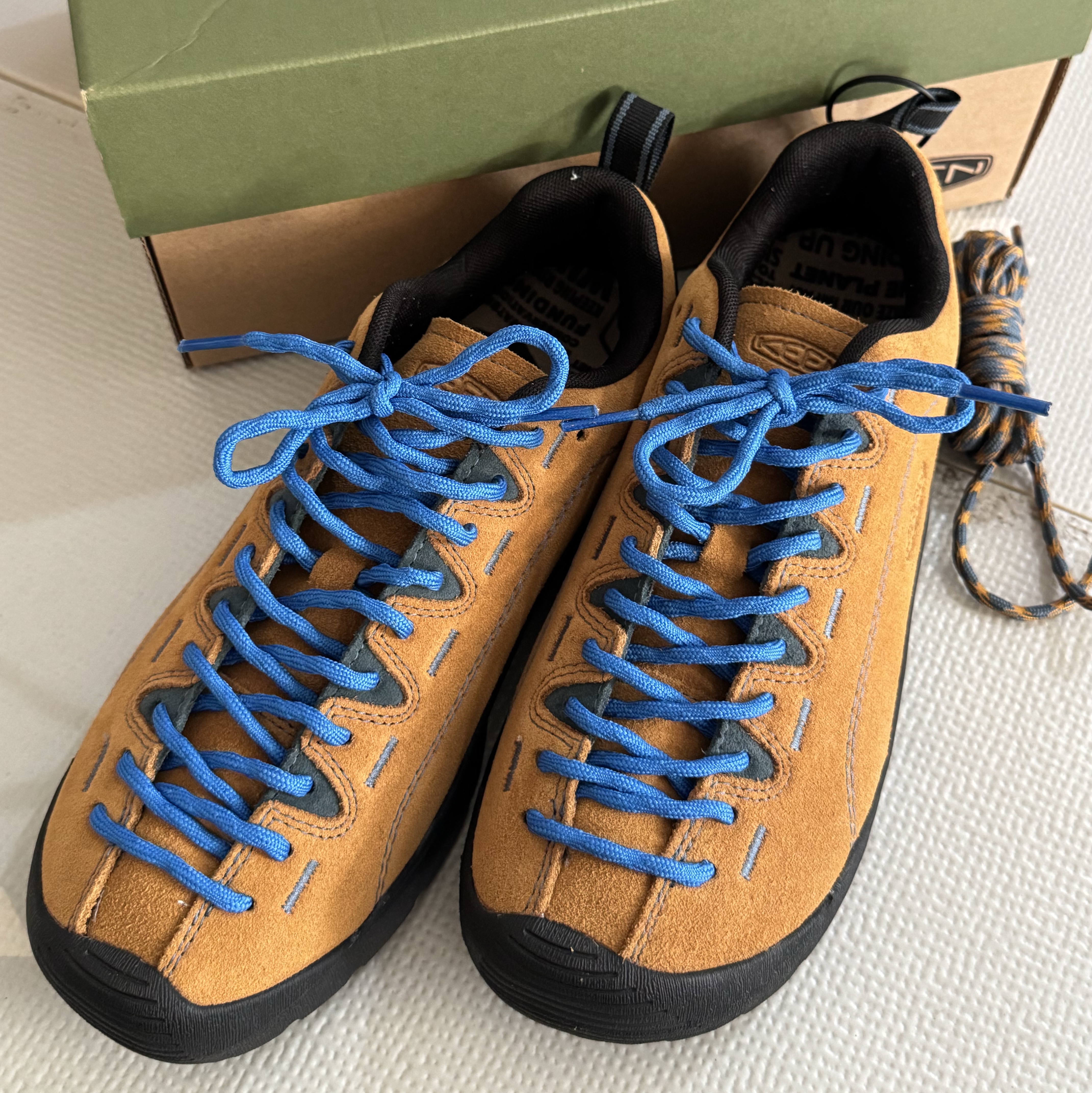 (W) Keen Jasper Suede Sneakers Camel 착용 스타일